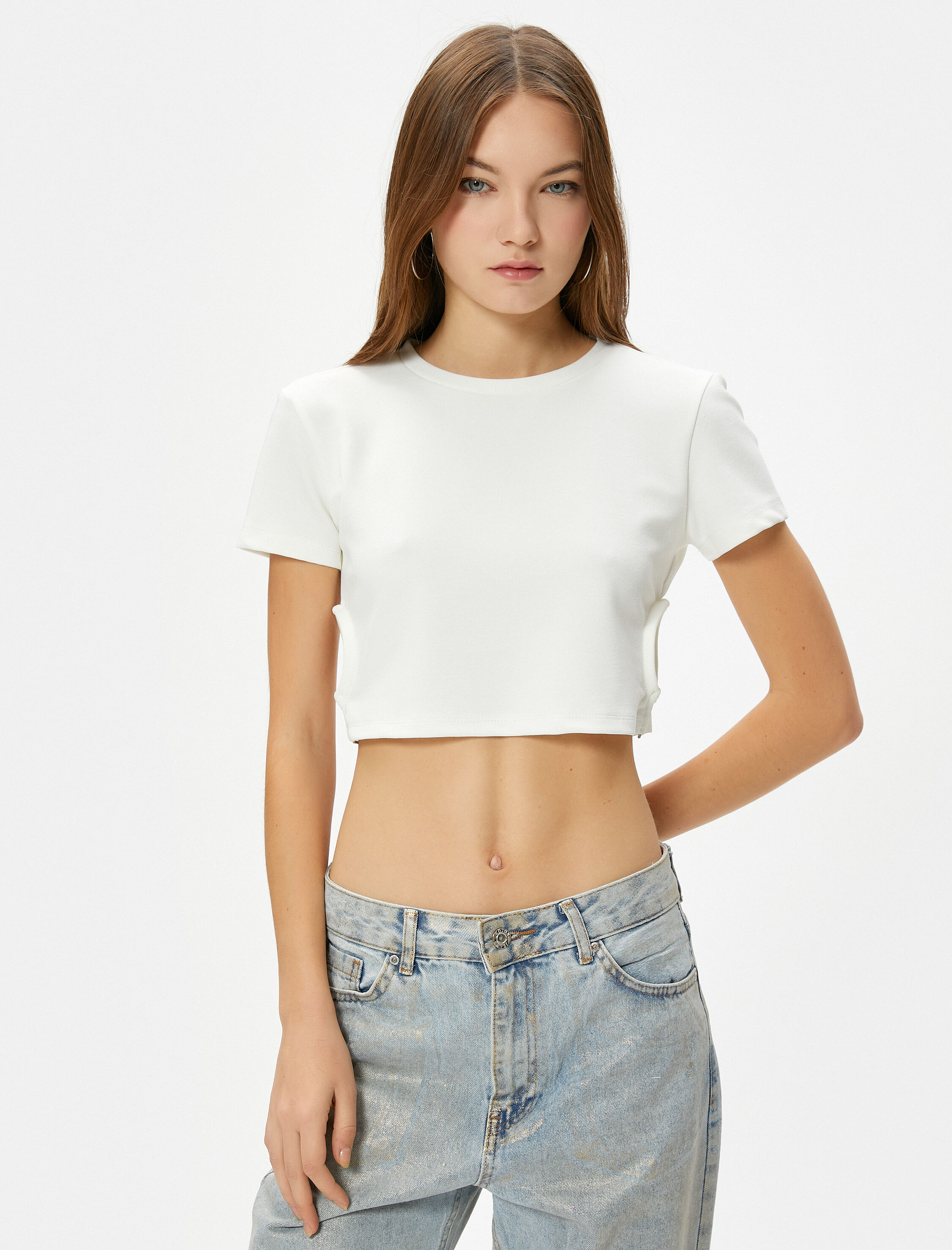   Crop Tişört Pencere Detaylı Kısa Kollu Bisiklet Yaka Pamuklu