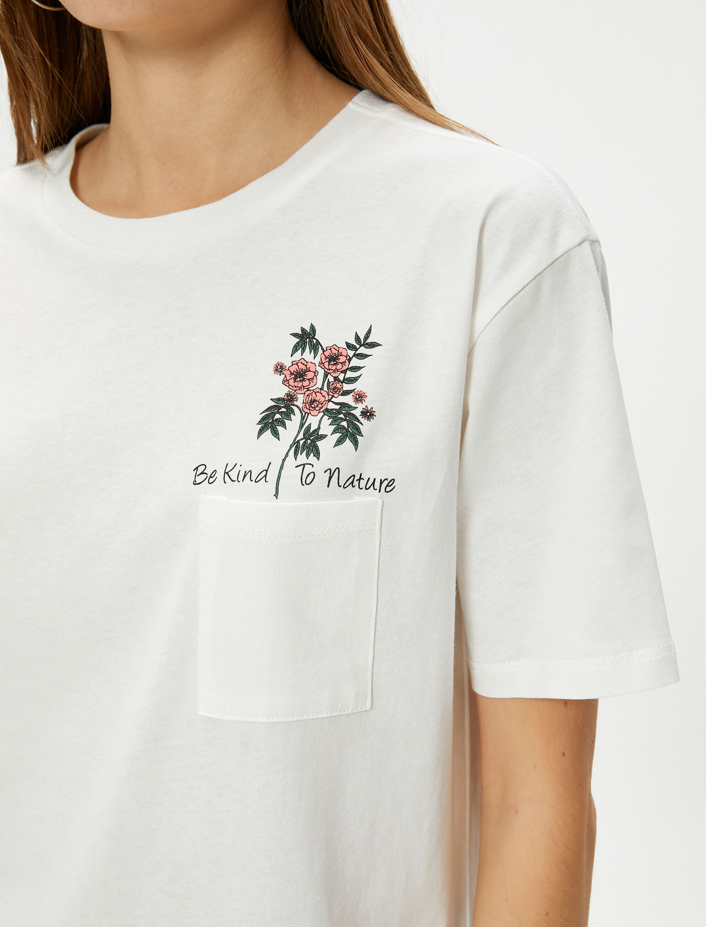   Pamuklu Tişört Çiçek Baskılı Cep Detaylı Kısa Kollu Bisiklet Yaka