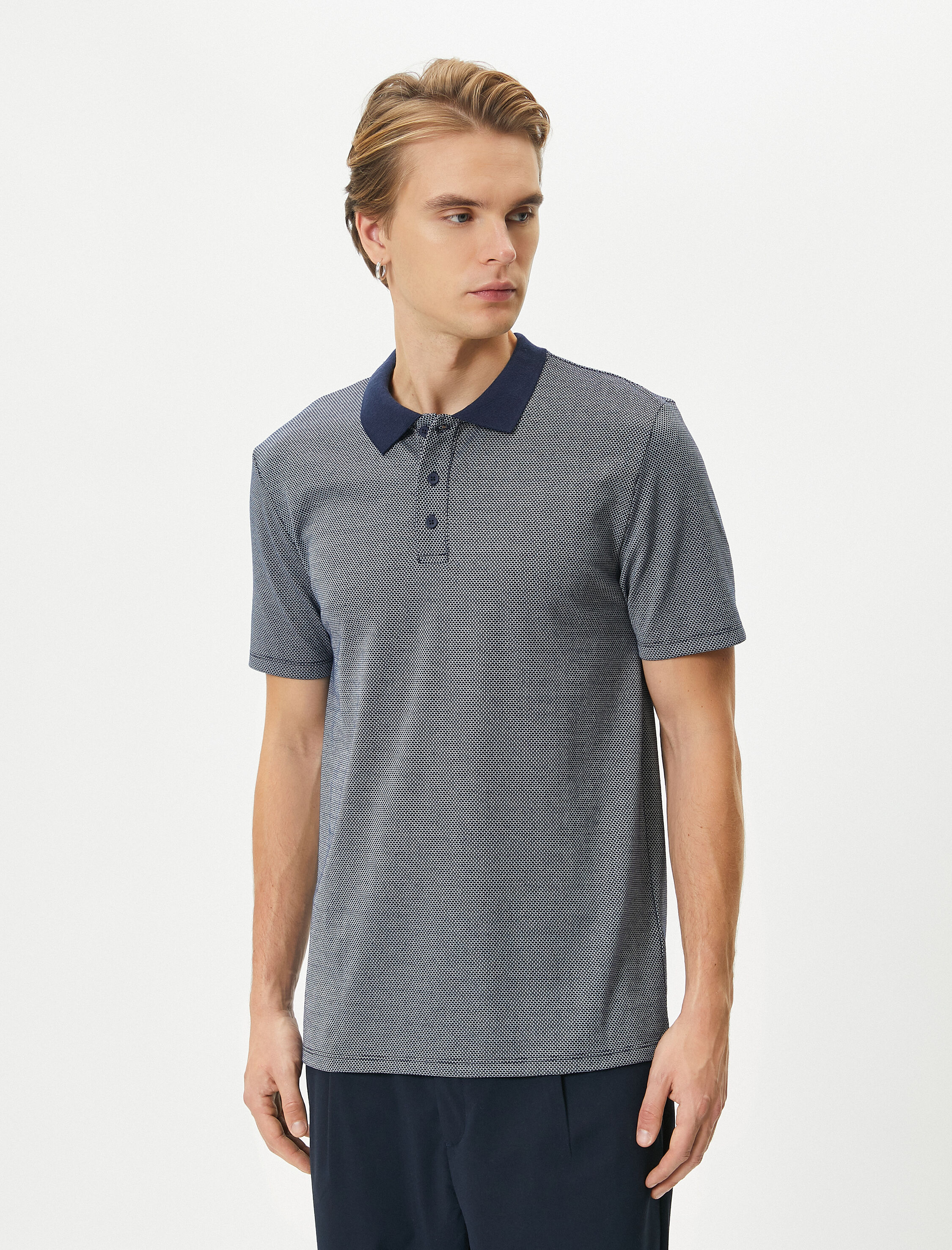   Yakalı Tişört Düğmeli Dokulu Minimal Desenli Kısa Kollu