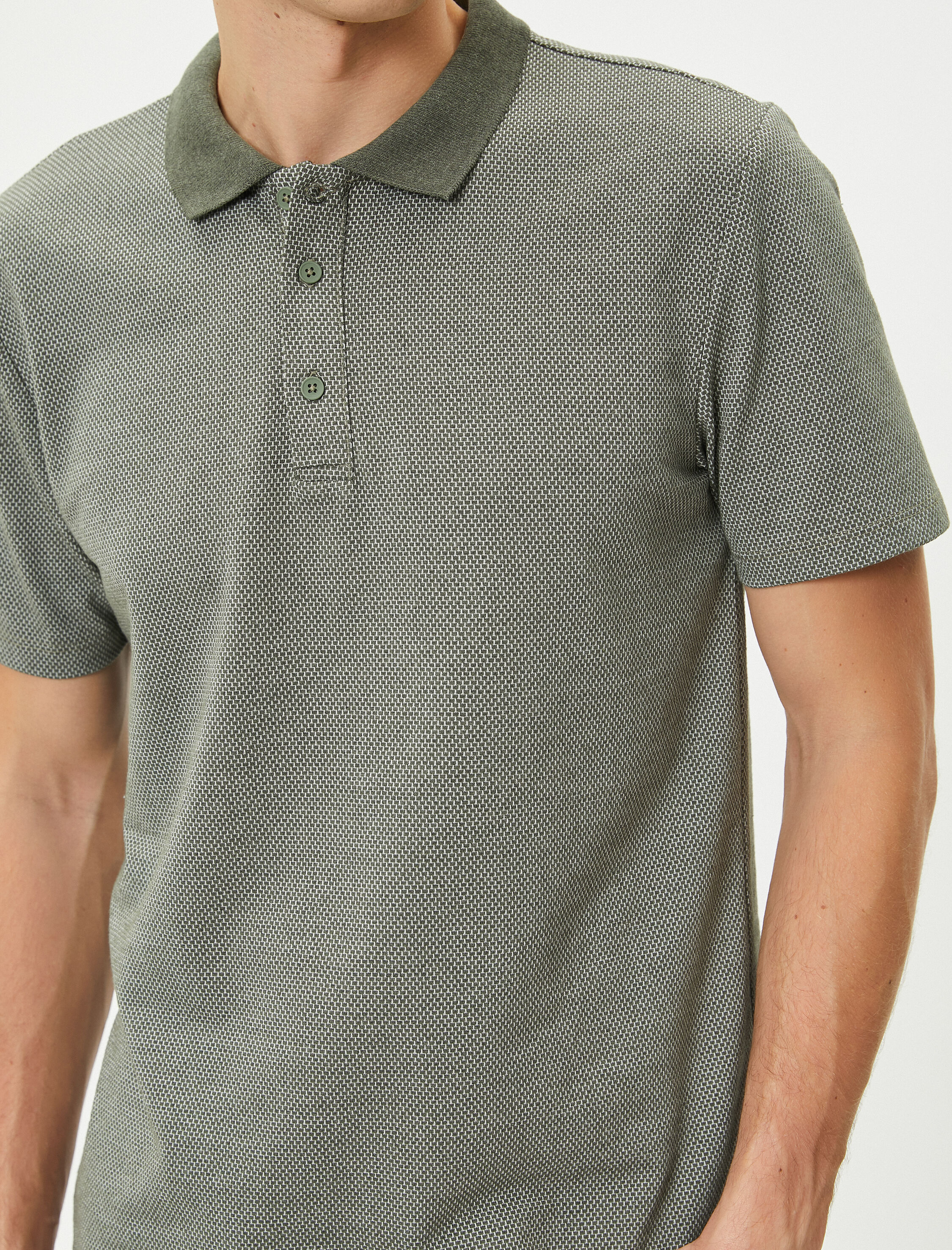   Yakalı Tişört Düğmeli Dokulu Minimal Desenli Kısa Kollu