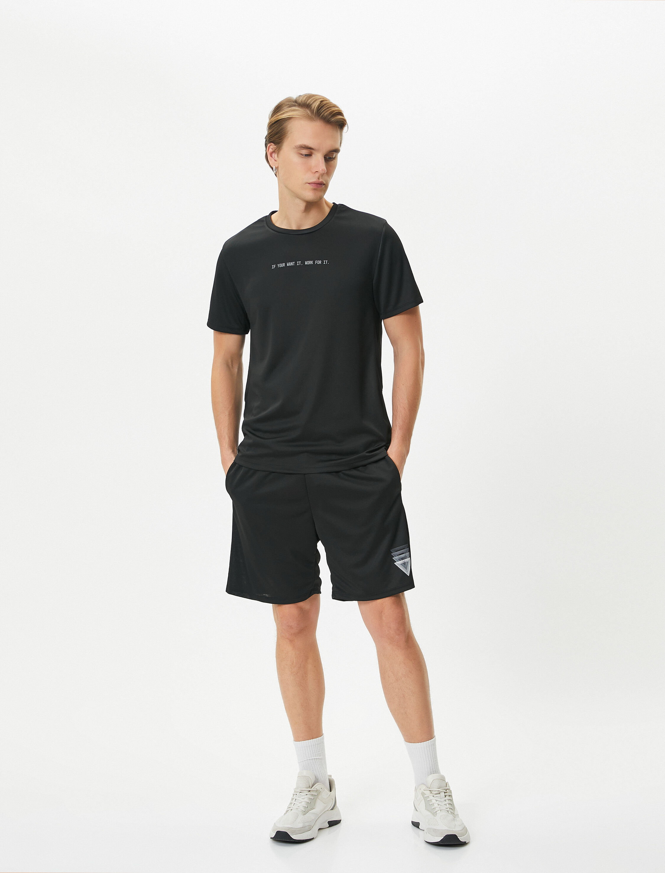   Spor Şort Geometrik Baskılı Beli Bağcıklı Cep Detaylı