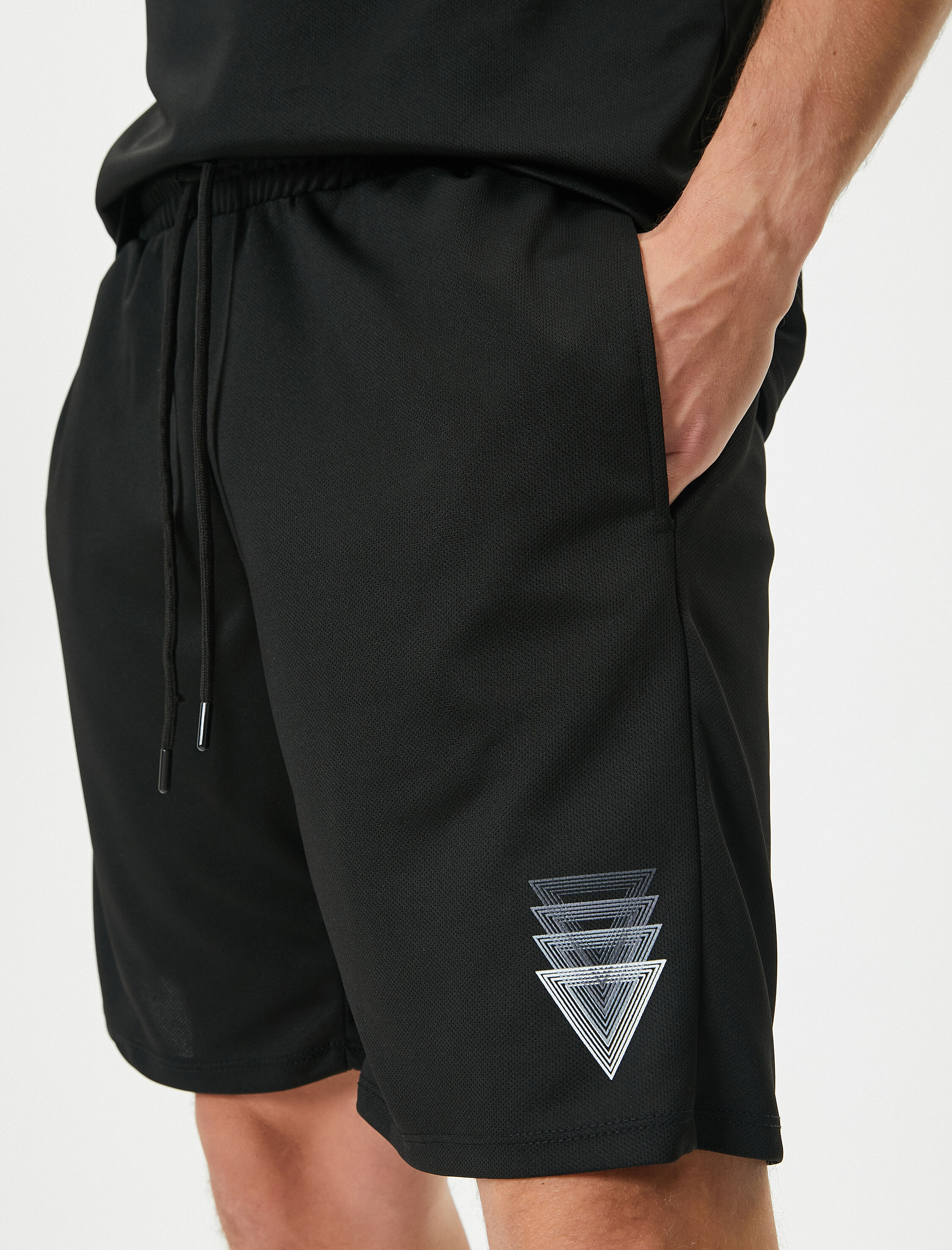   Spor Şort Geometrik Baskılı Beli Bağcıklı Cep Detaylı