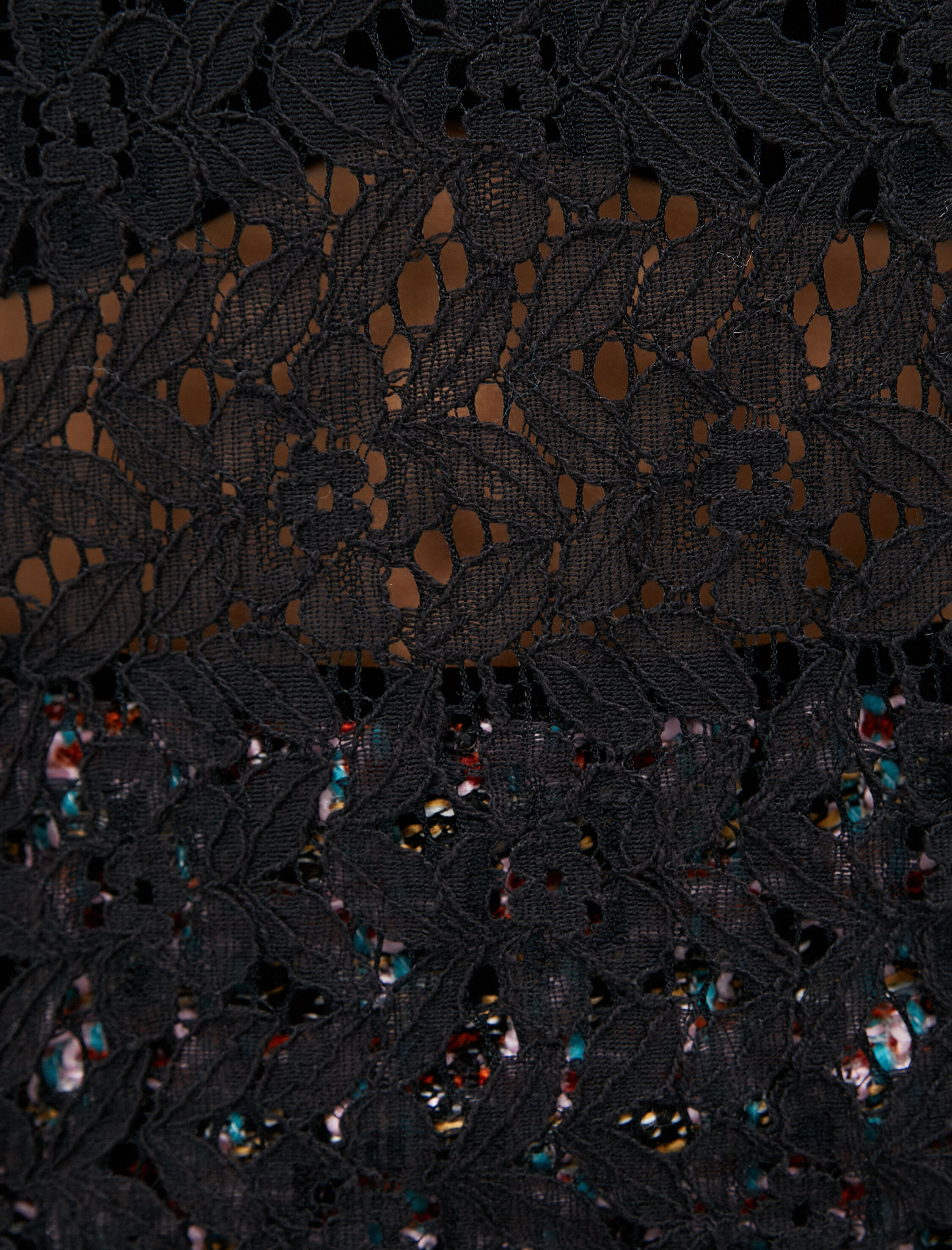   Melis Ağazat X Koton - Dantelli Kadife Yaka Bluz