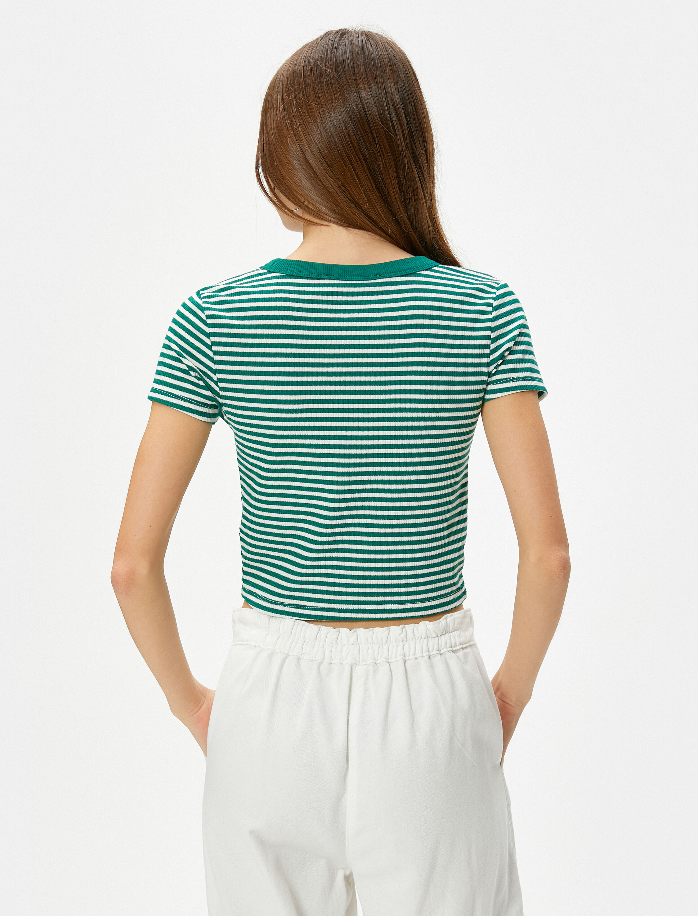   Crop Tişört Kısa Kollu Bisiklet Yaka Dar Kalıp Kaşkorse İşlemeli