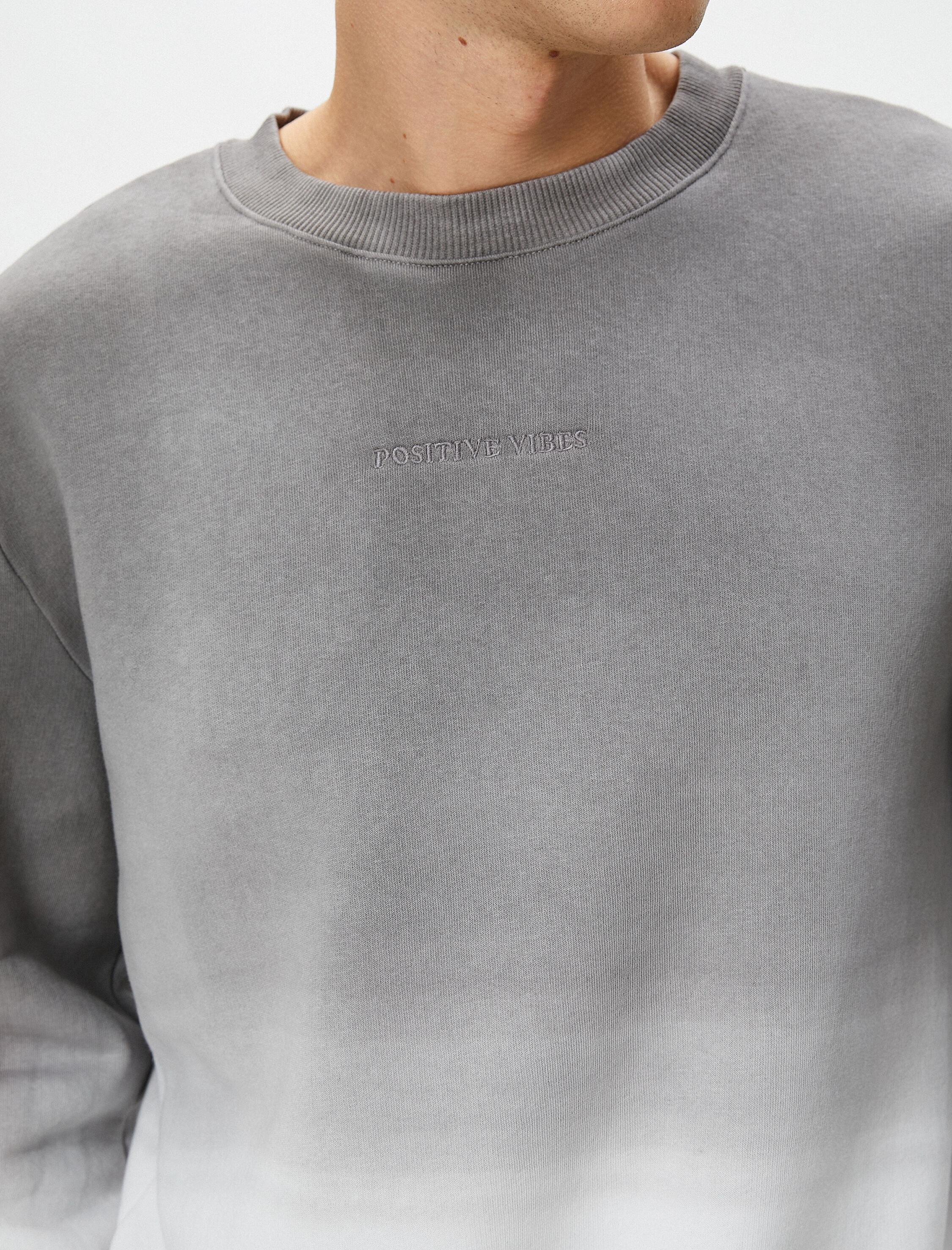 Slogan İşlemeli Sweatshirt Soyut Baskılı Bisiklet Yaka Şardonlu