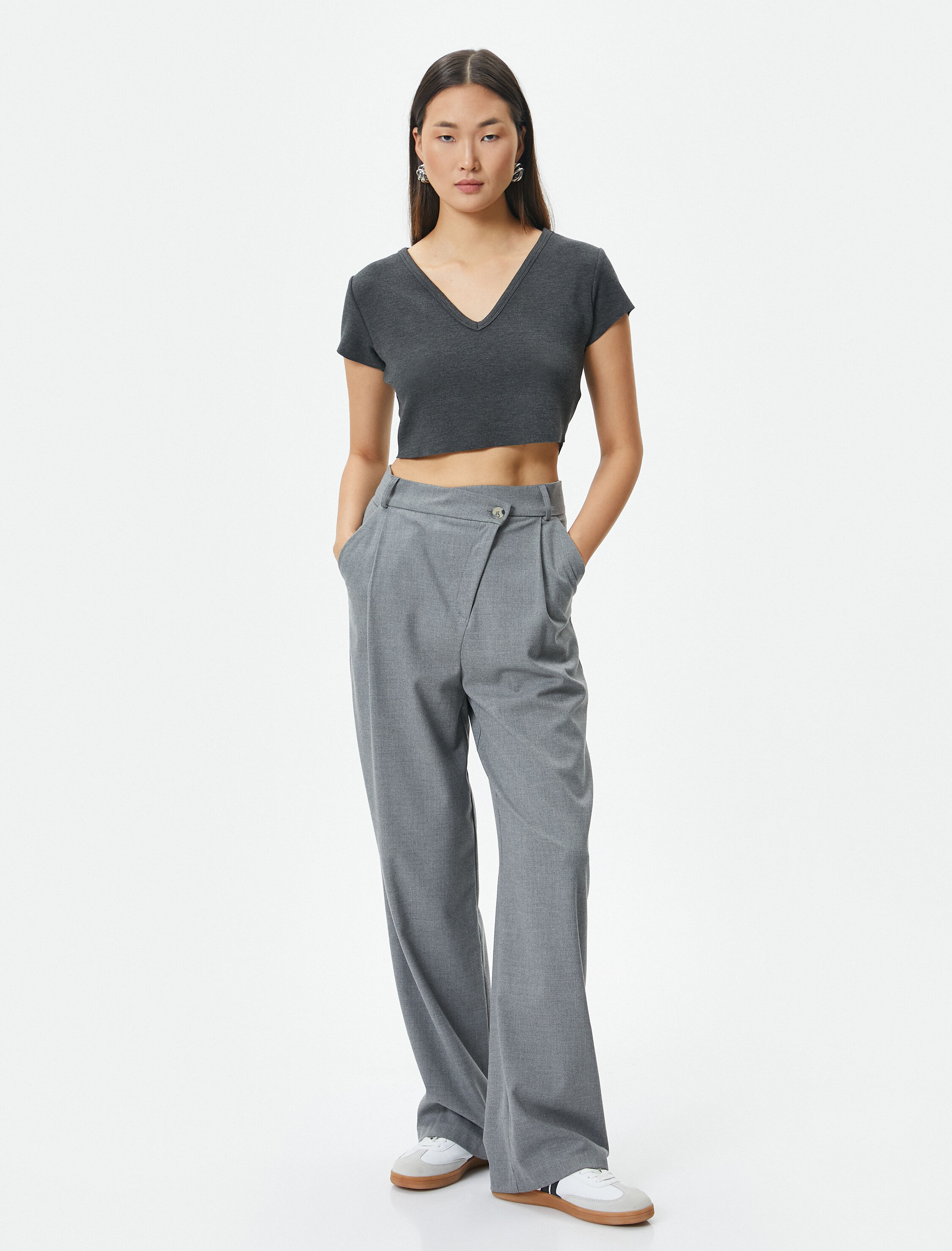   Crop Tişört Kısa Kollu V Yaka