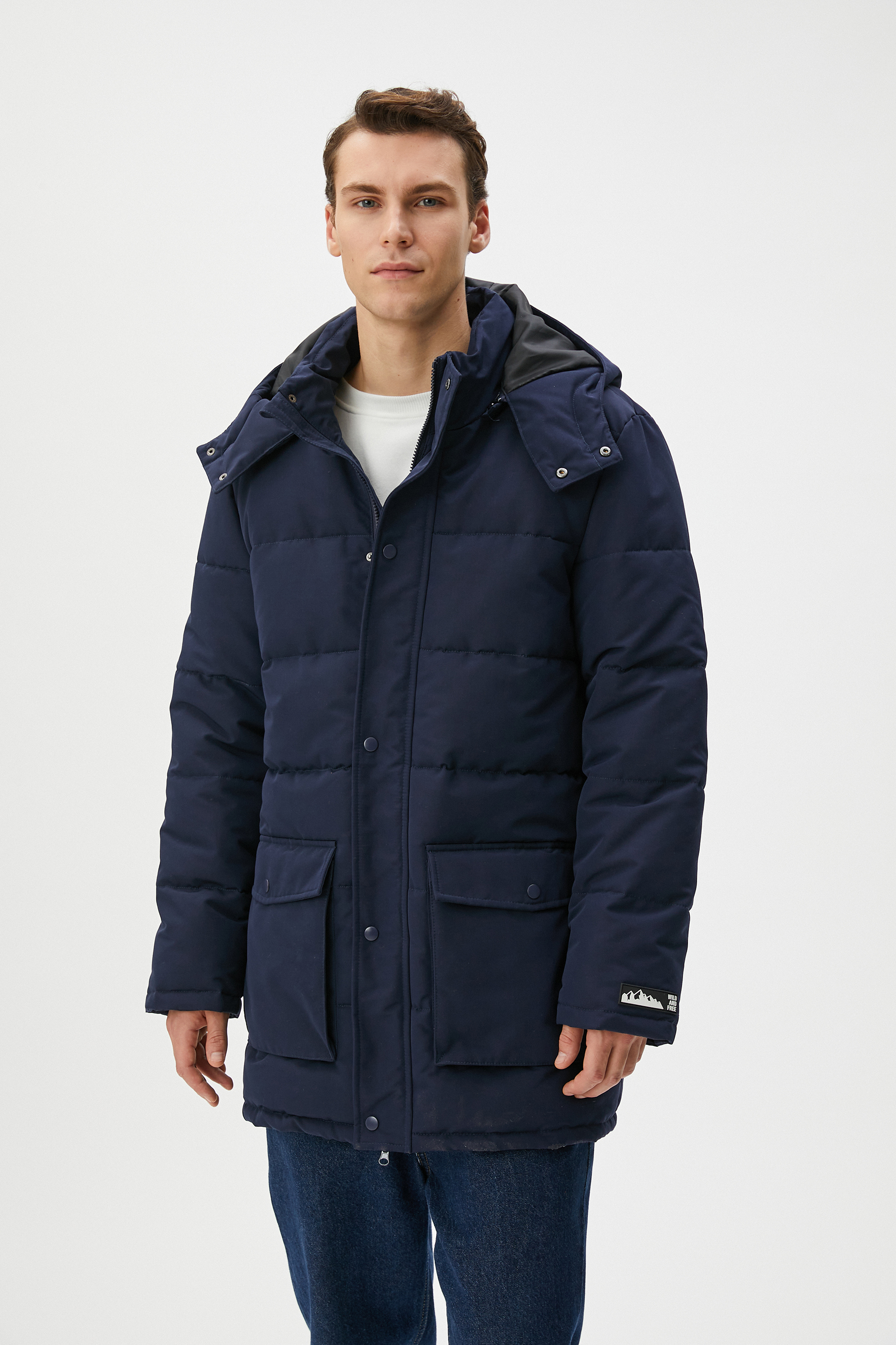   Şişme Mont Kapşonlu Etiket Baskılı Cep Detaylı Fermuarlı Çıtçıt Düğmeli