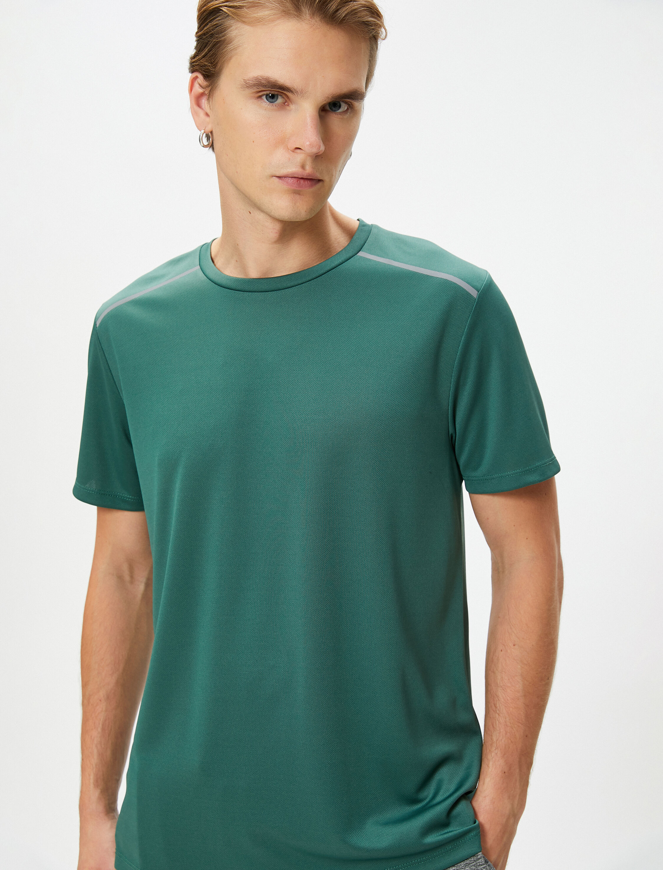 Koton Erkek Spor T-Shirt Reflektör Baskılı Kısa Kollu Bisiklet Yaka