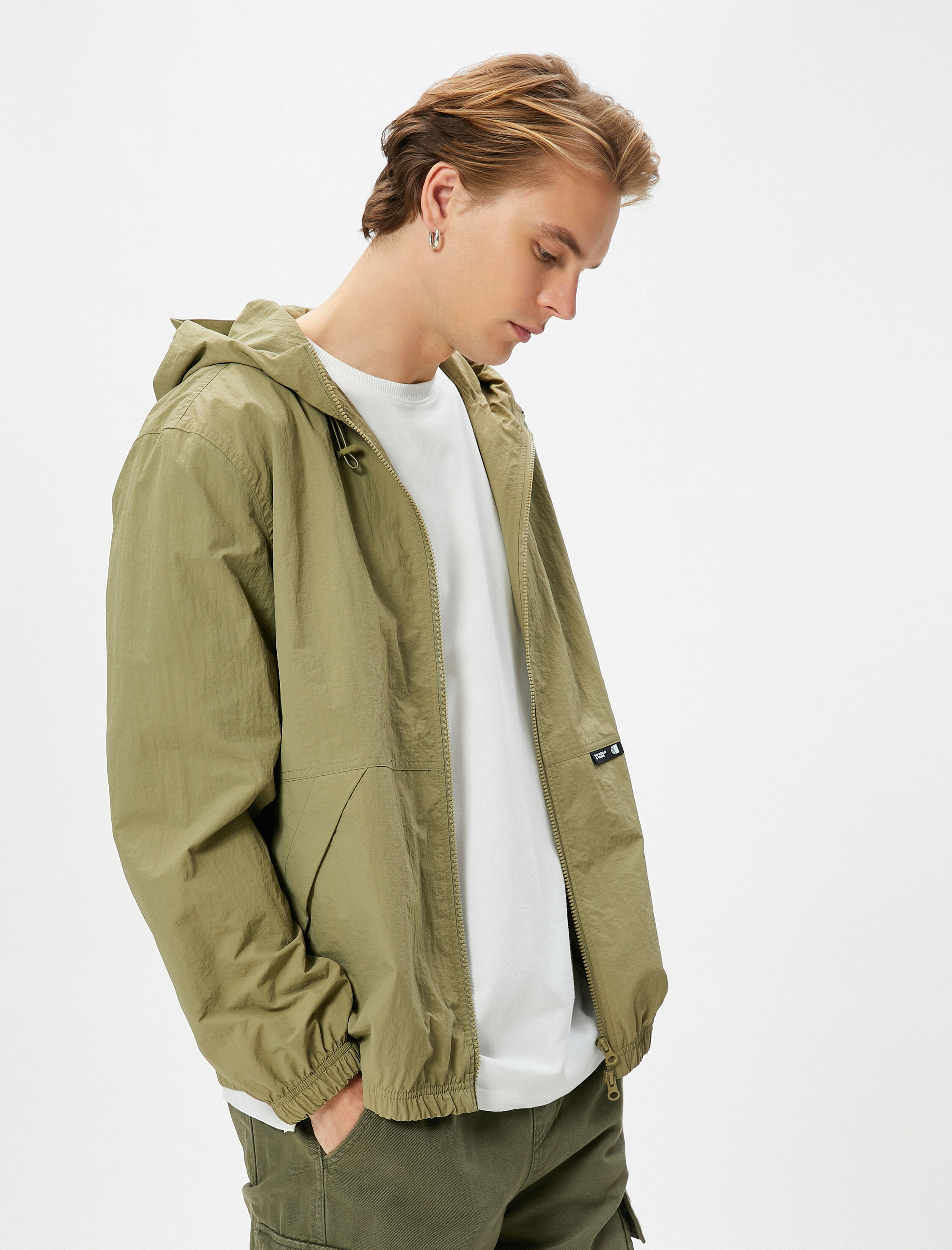   Mevsimlik Ceket Kapşonlu Fermuarlı Cep Detaylı Etiket Baskılı