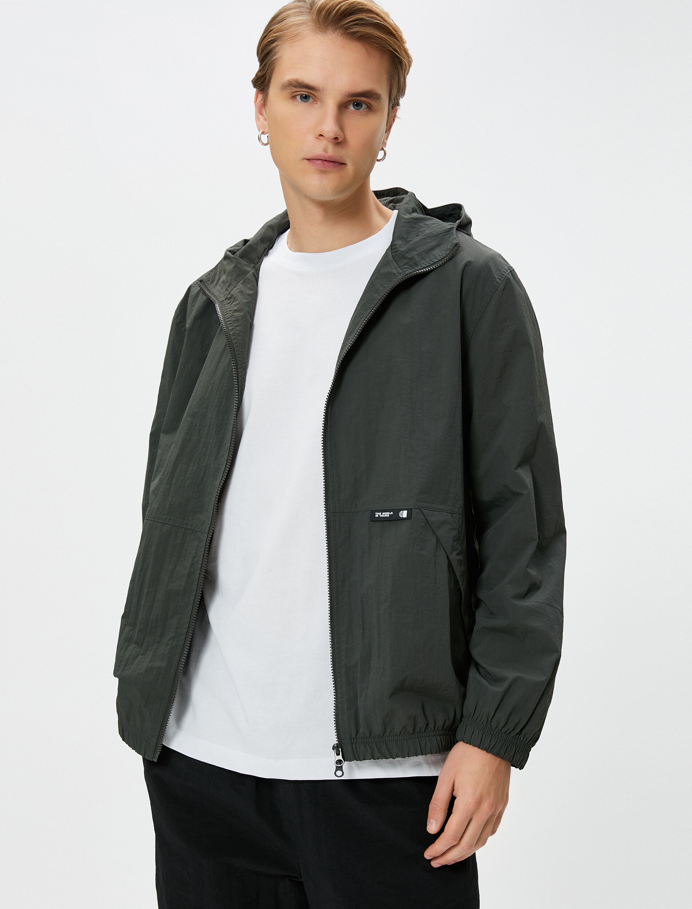   Mevsimlik Ceket Kapşonlu Fermuarlı Cep Detaylı Etiket Baskılı