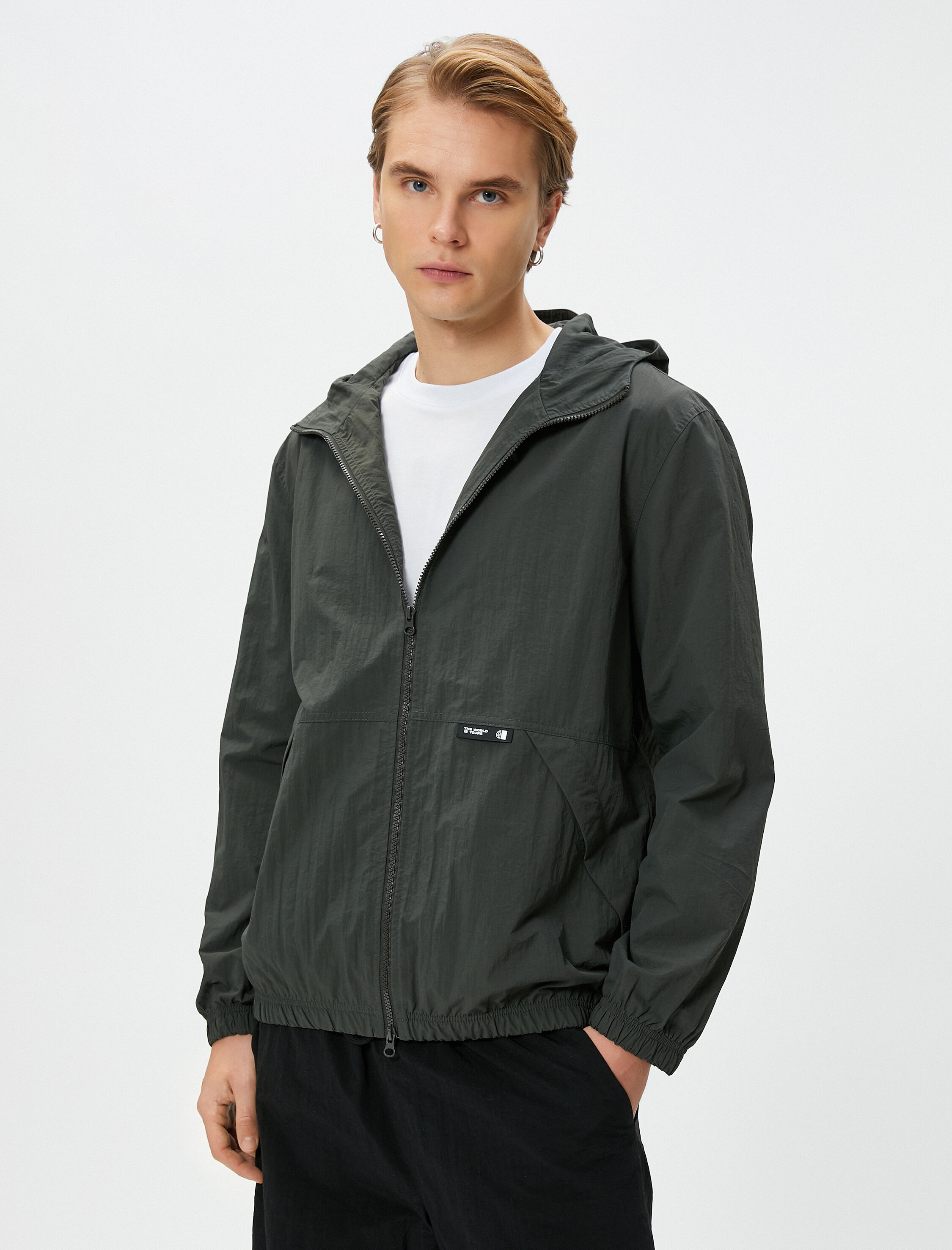   Mevsimlik Ceket Kapşonlu Fermuarlı Cep Detaylı Etiket Baskılı