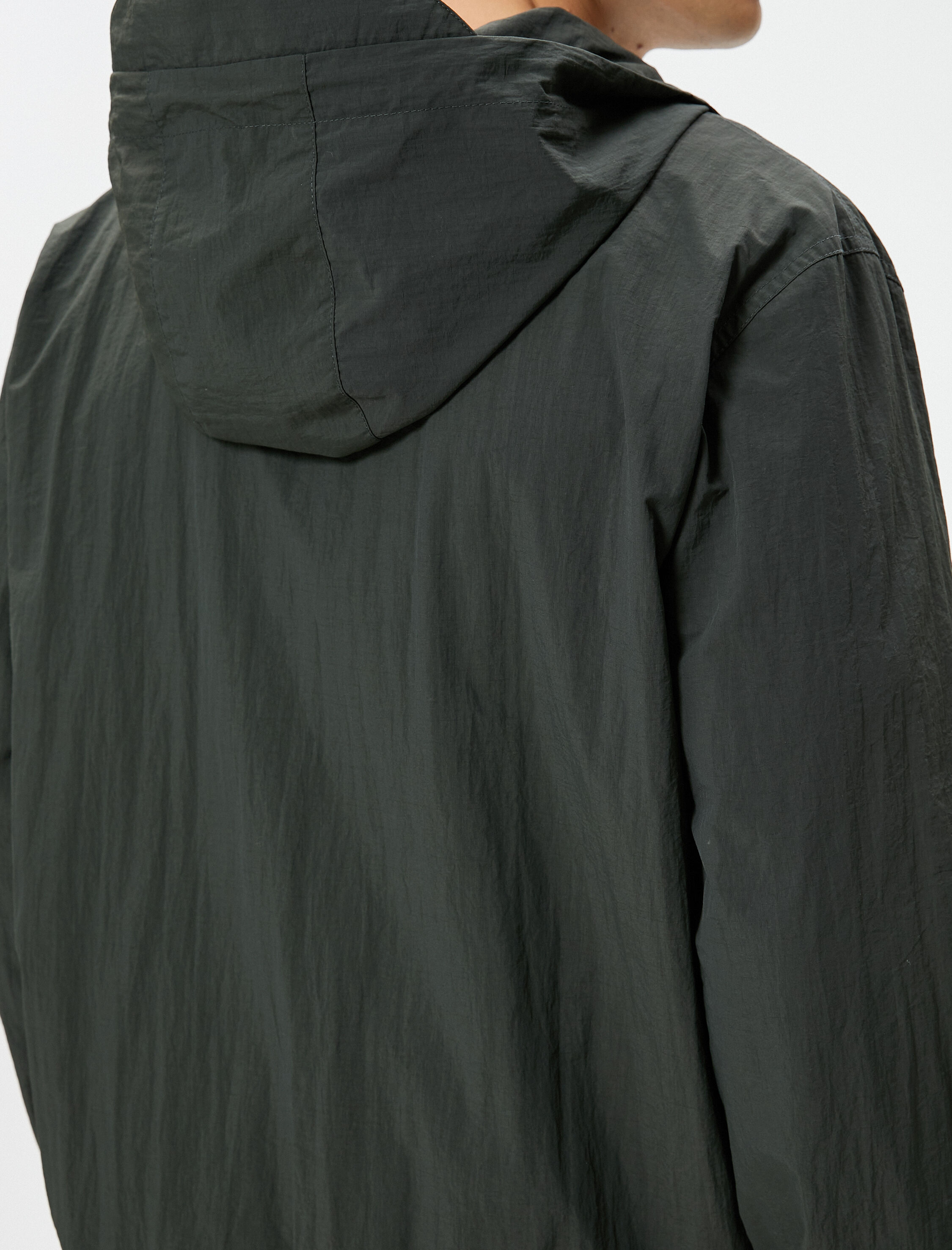   Mevsimlik Ceket Kapşonlu Fermuarlı Cep Detaylı Etiket Baskılı