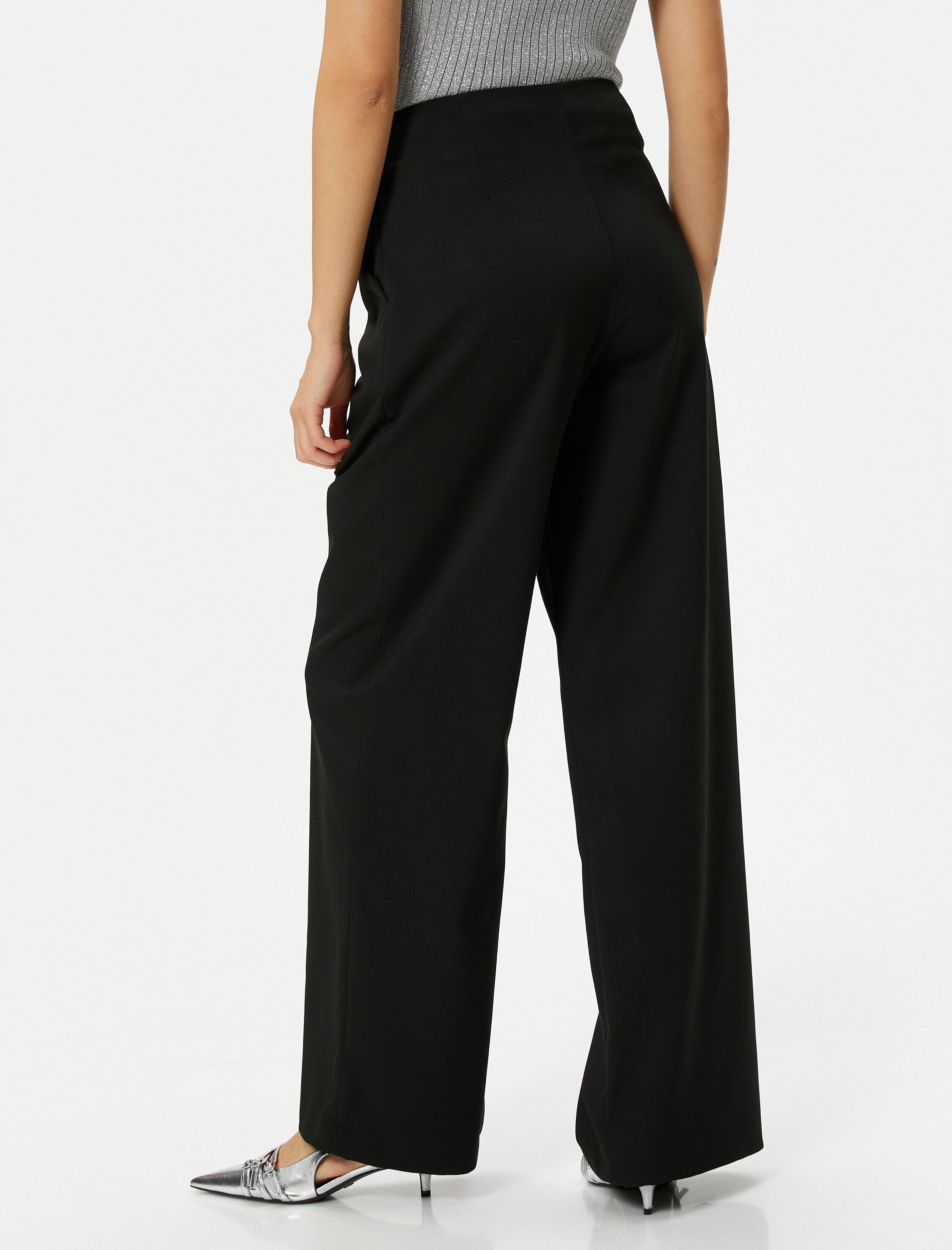   Bol Paça Pantolon Beli Asimetrik Düğme Detaylı Cepli