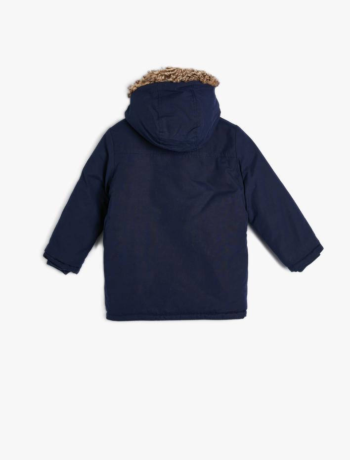 Erkek Çocuk Kapşonlu Mont Dolgulu Cepli Rüzgar Kapaklı İçi Kürklü Fermuarlı