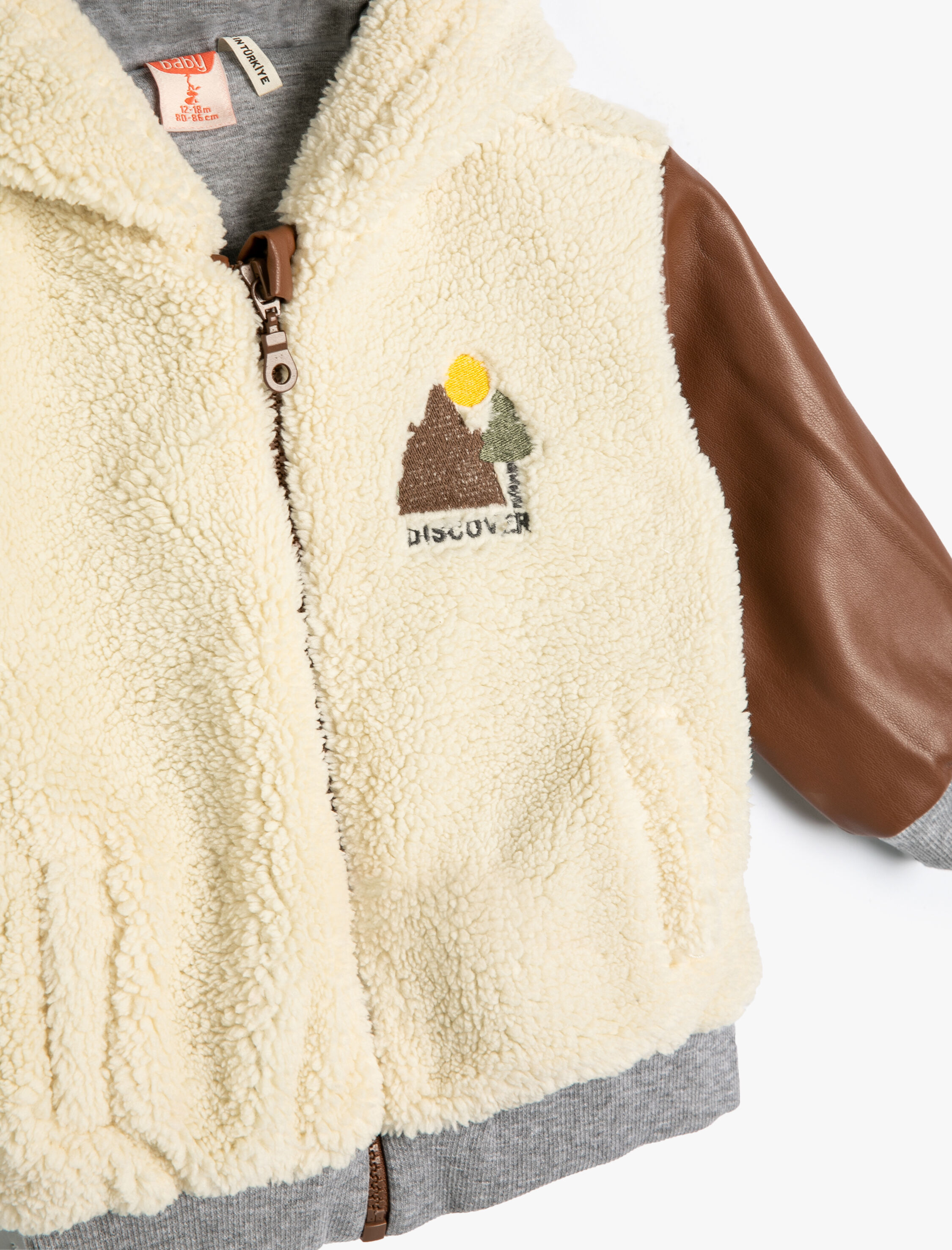  Erkek Bebek Kapşonlu Peluş Ceket İşlemeli Suni Deri Detaylı