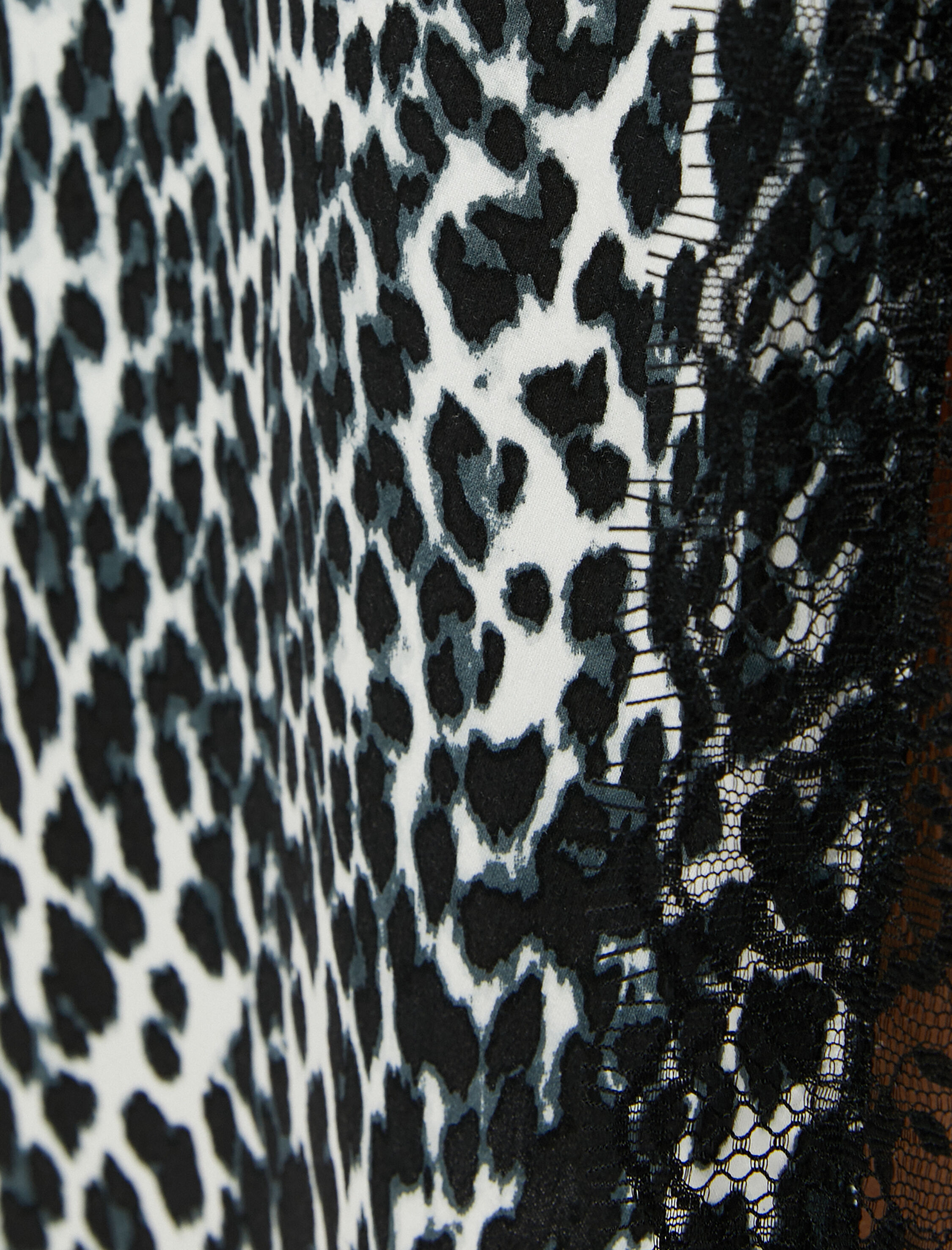   Leopar Desenli Gecelik İnce Askılı Dantelli V Yaka