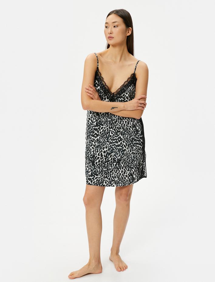  Leopar Desenli Gecelik İnce Askılı Dantelli V Yaka