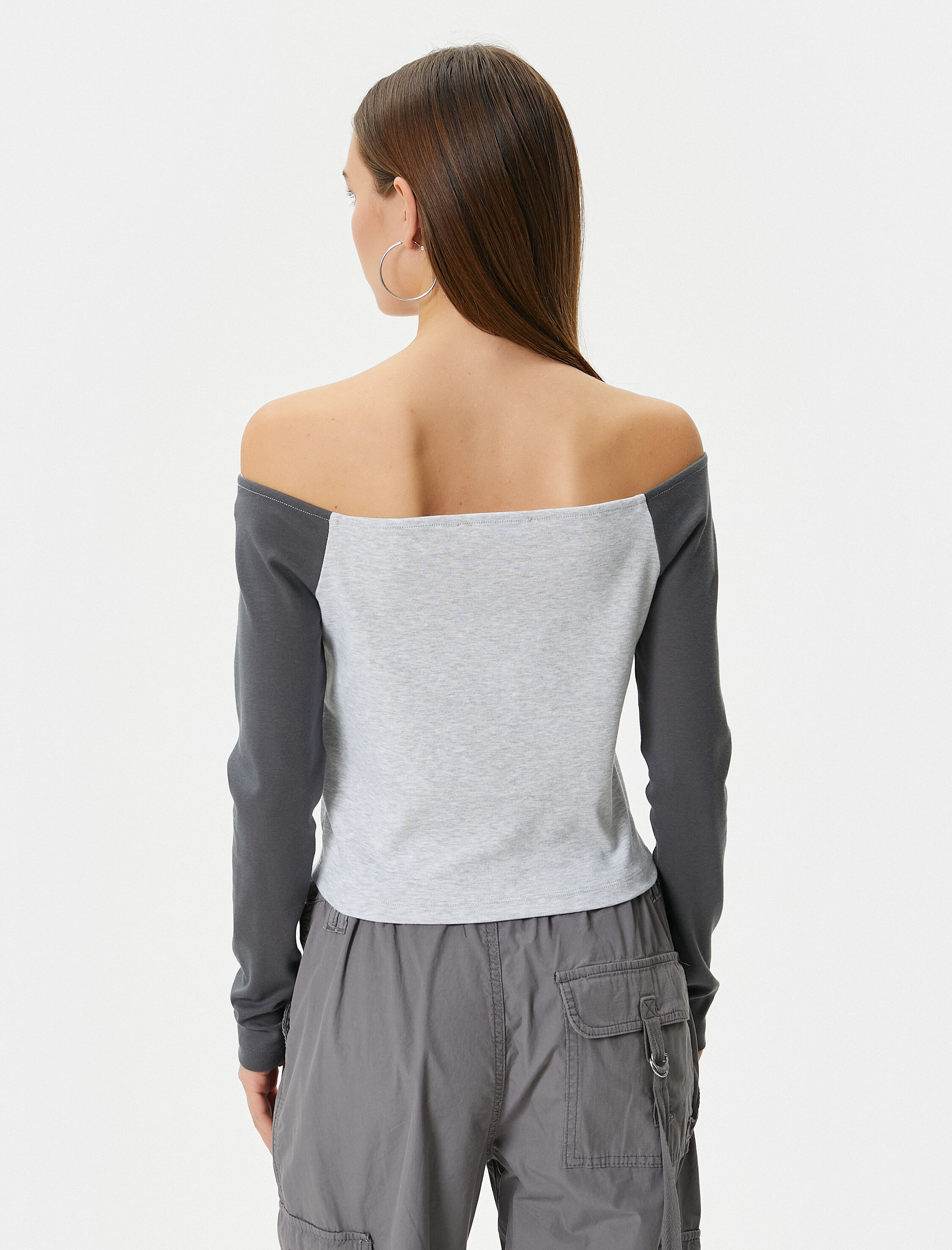   Kayık Yaka Tişört Uzun Kollu Renk Bloklu Yıldız Aplike Detaylı Slim Fit