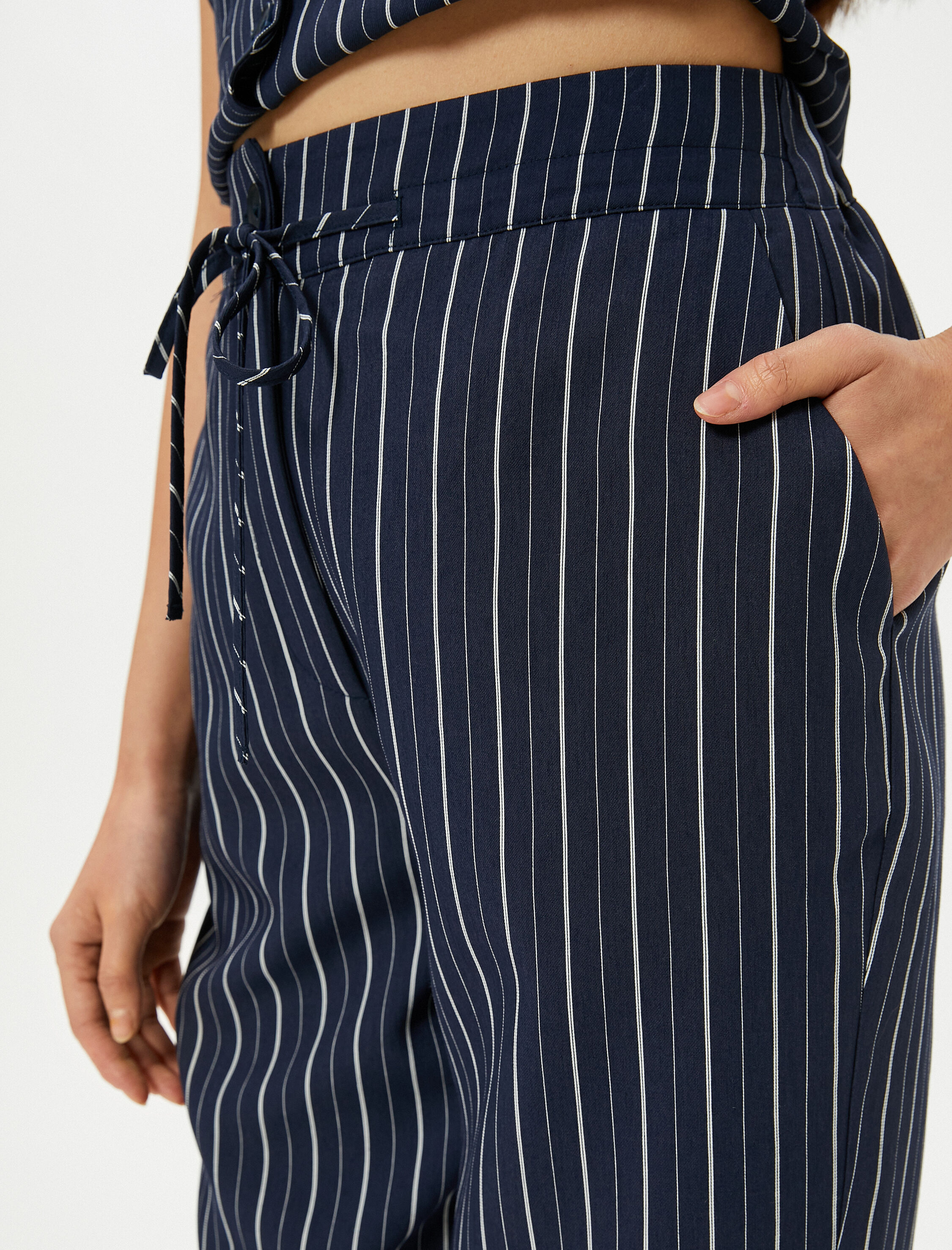   Havuç Pantolon Beli Bağcıklı Cep Detaylı Viskon