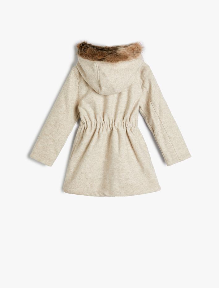 Kız Çocuk Kapşonlu Kaban Suni Kürk Yakalı Büzgü Detaylı Düğmeli Cepli