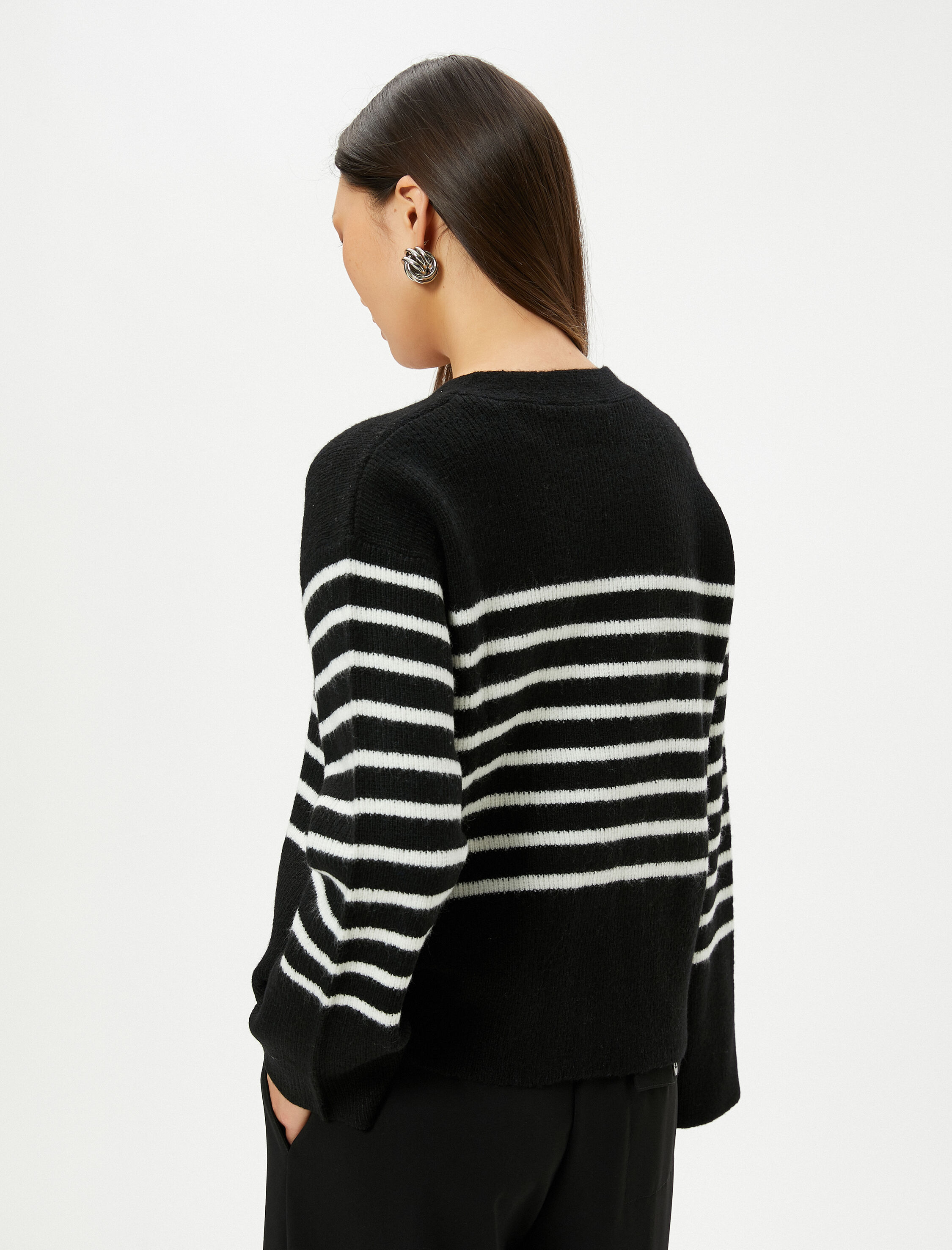   V Yaka Hırka Düğmeli Örgü