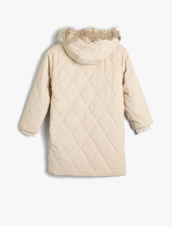 Kız Çocuk Oversize Uzun Kaban Kapitone Suni Kürk Detaylı Kapüşonlu İçi Peluş Astarlı Kapaklı Cepli Fermuarlı