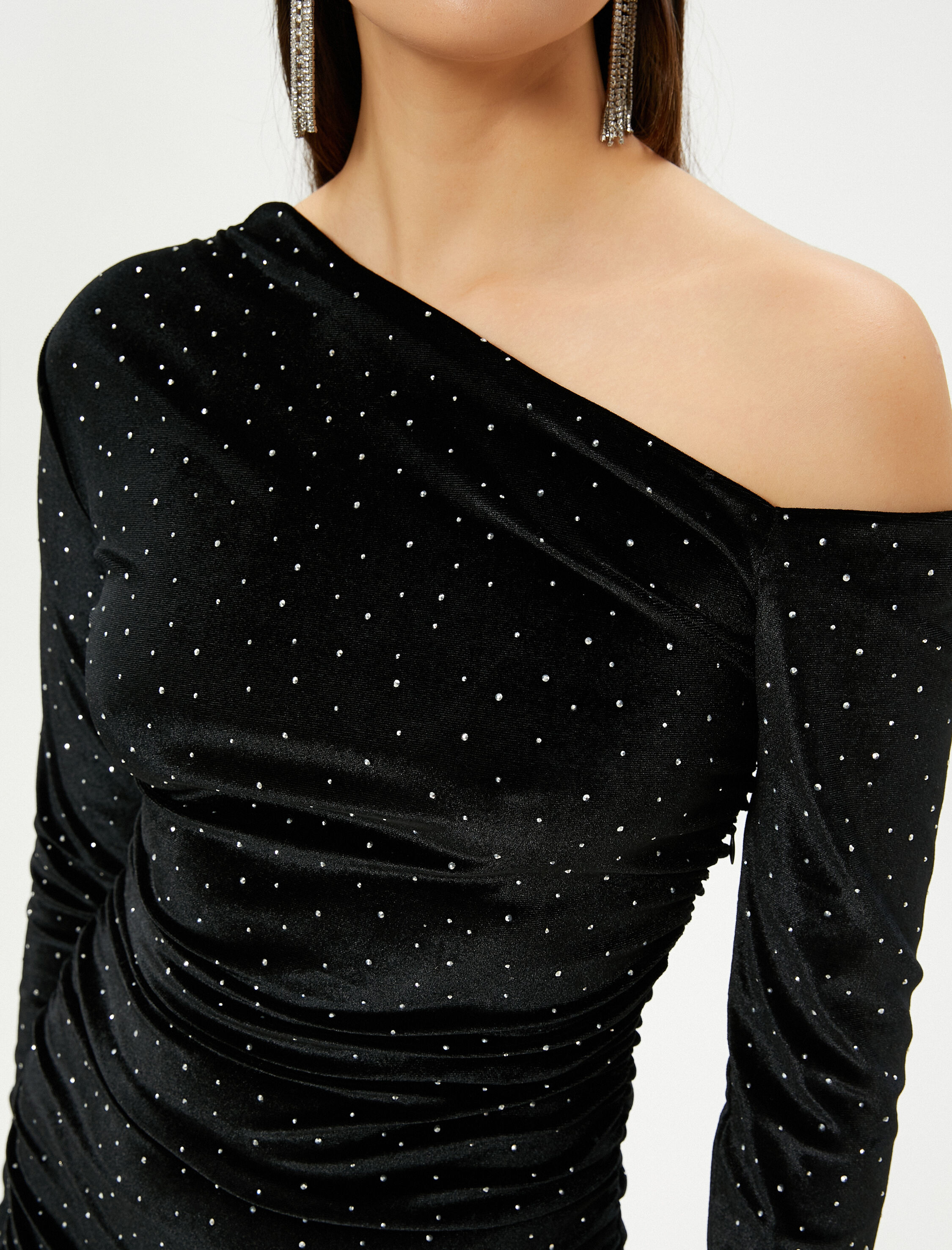   Taşlı Kadife Elbise Tek Omuz Mini Boy Asimetrik Yaka Uzun Kollu Slim Fit