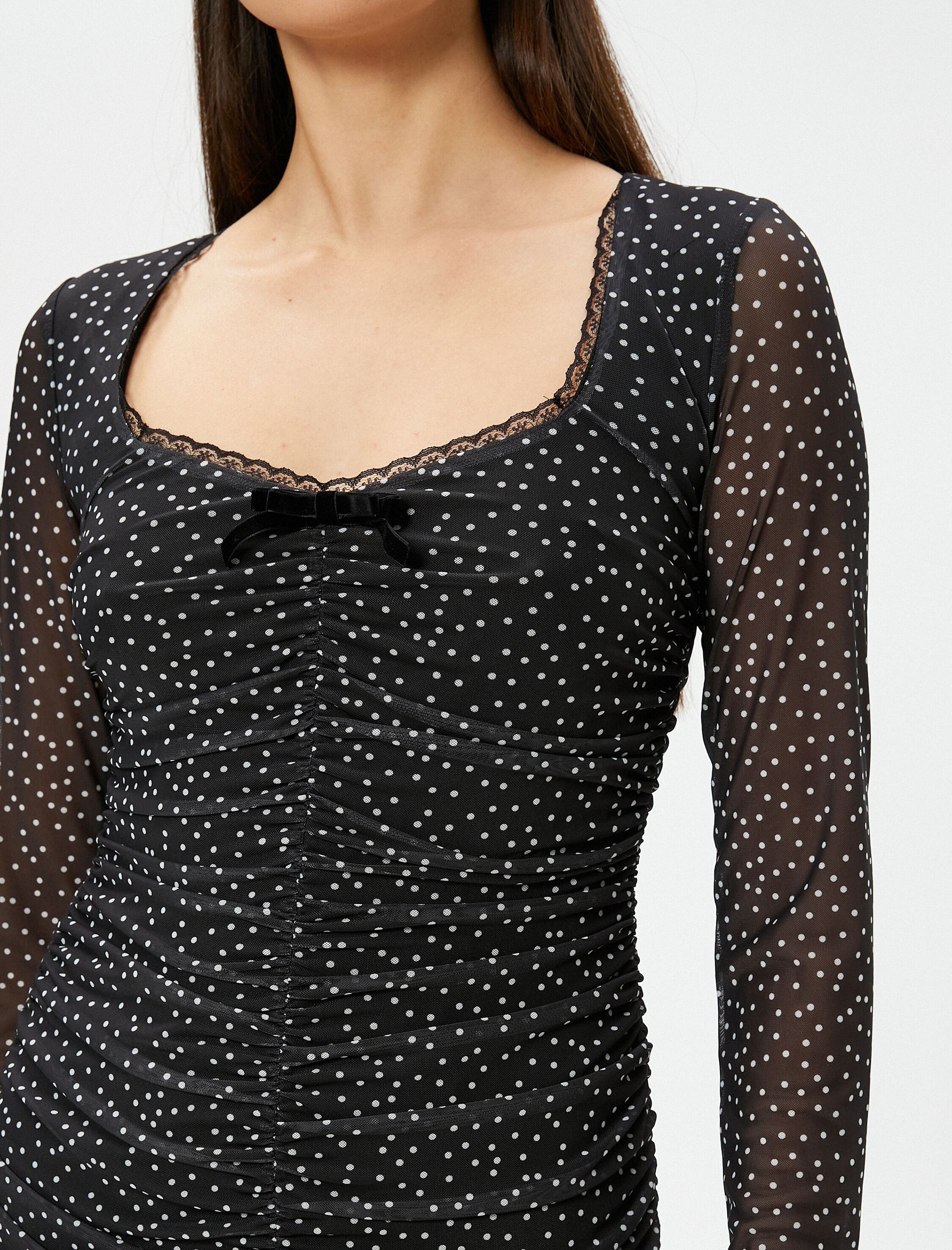   Puantiyeli Elbise Fırfırlı Drapeli Uzun Kollu Kare Yaka Fiyonk Detaylı