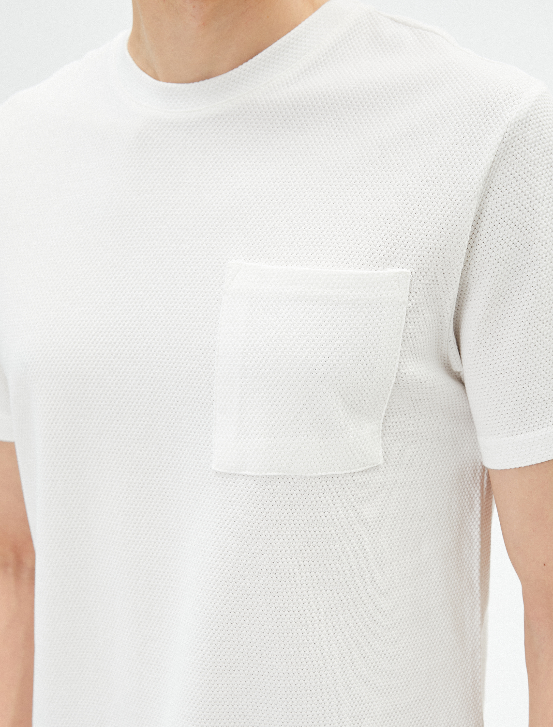   Basic Tişört Cep Detaylı Bisiklet Yaka Kısa Kollu Dokulu