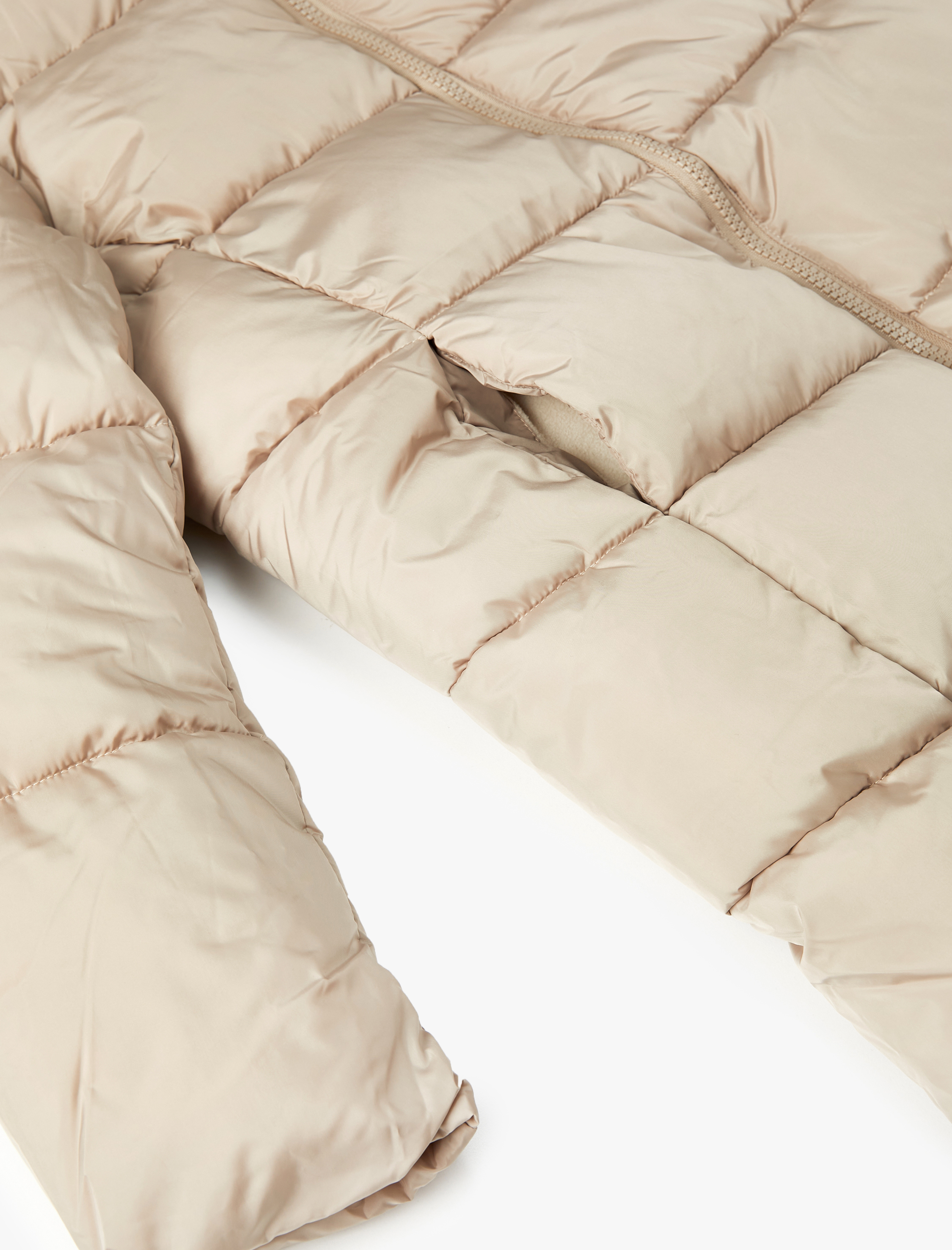   Uzun Şişme Mont Kapüşonlu Cepli Fermuarlı