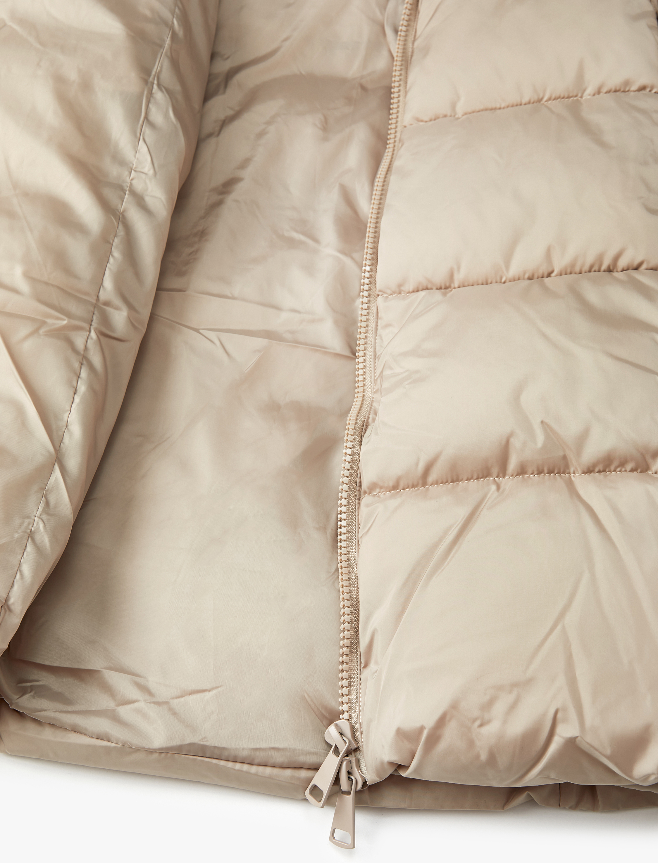   Uzun Şişme Mont Kapüşonlu Cepli Fermuarlı