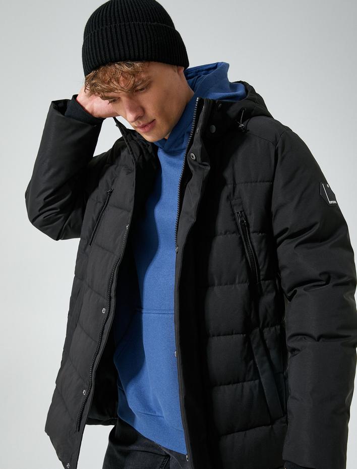  Şişme Mont Fermuarlı Çıkarılabilir Kapşonlu Etiket Baskılı Cepli