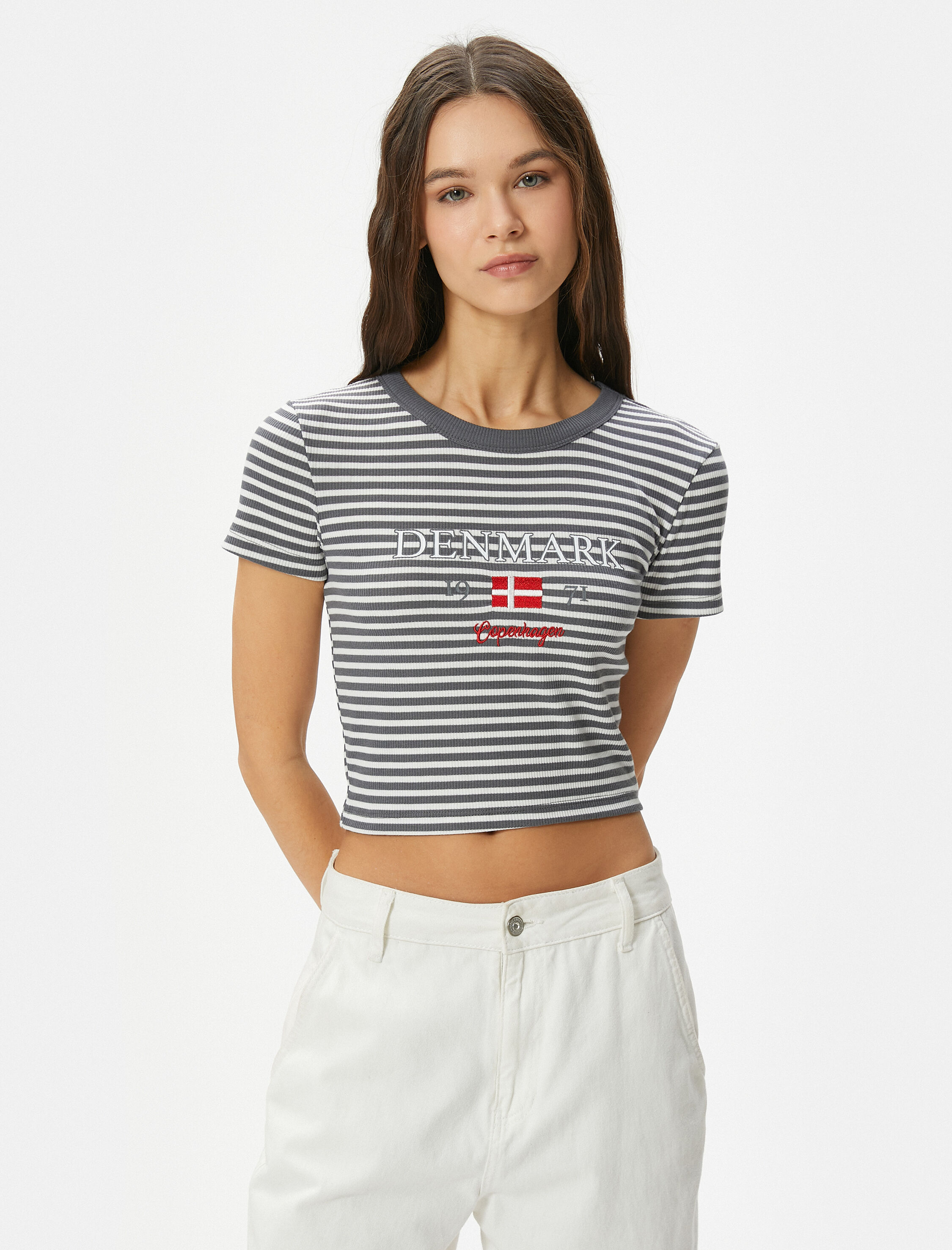   Crop Tişört Ribanalı Slim Fit İşleme Detaylı Kısa Kollu Bisiklet Yaka