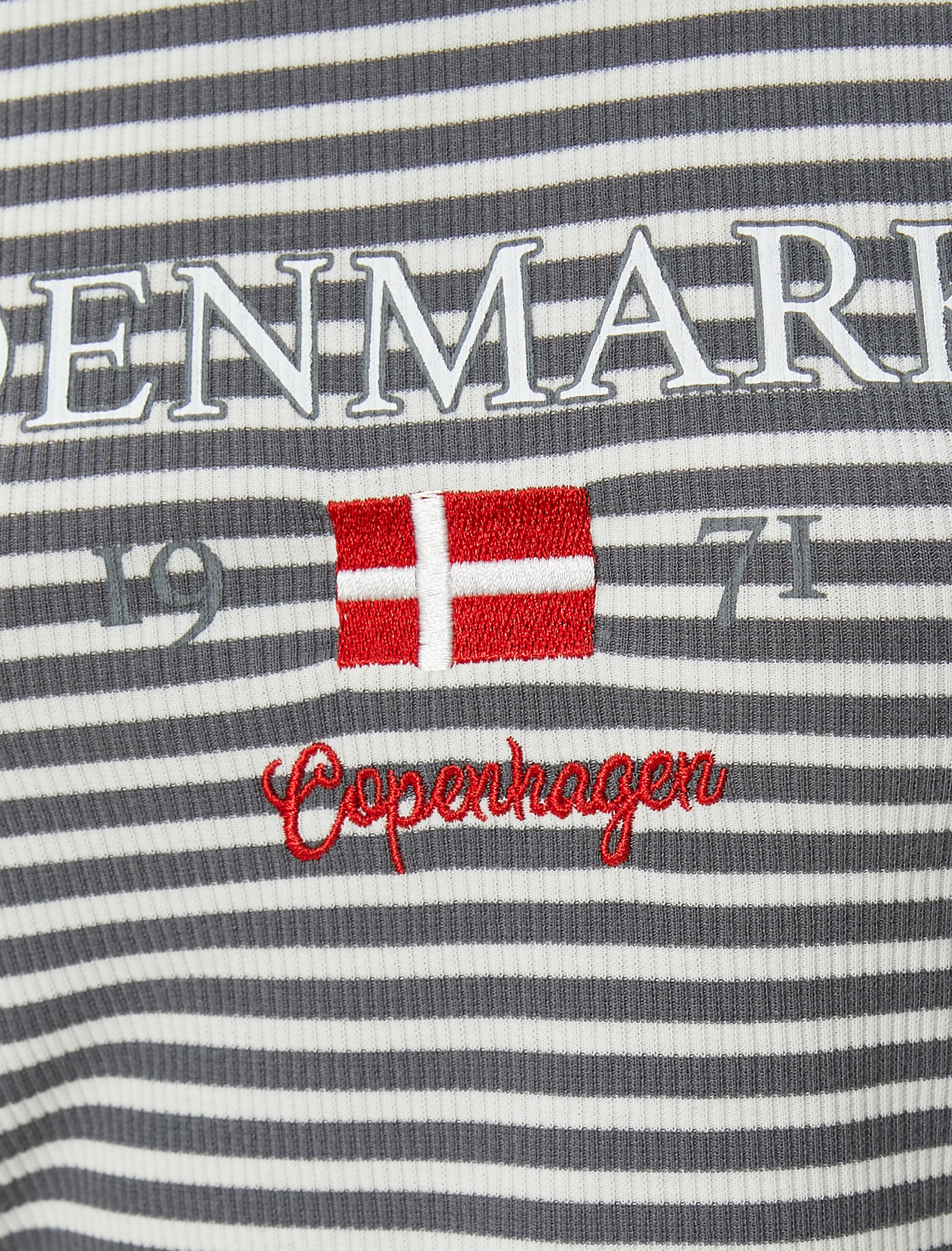   Crop Tişört Ribanalı Slim Fit İşleme Detaylı Kısa Kollu Bisiklet Yaka