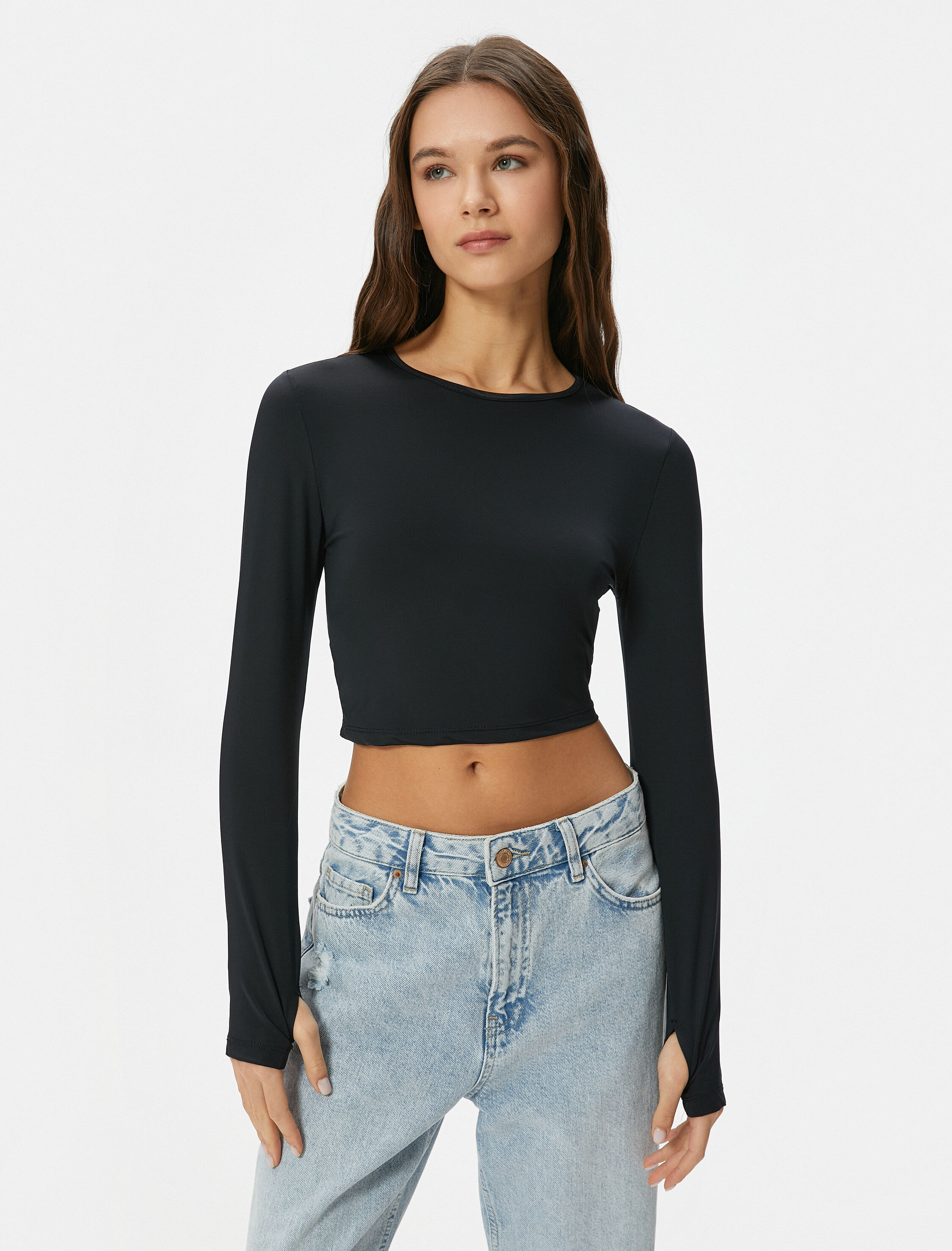   Arkası Pencere Detaylı Crop Tişört Uzun Kollu Bisiklet Yaka Slim Fit