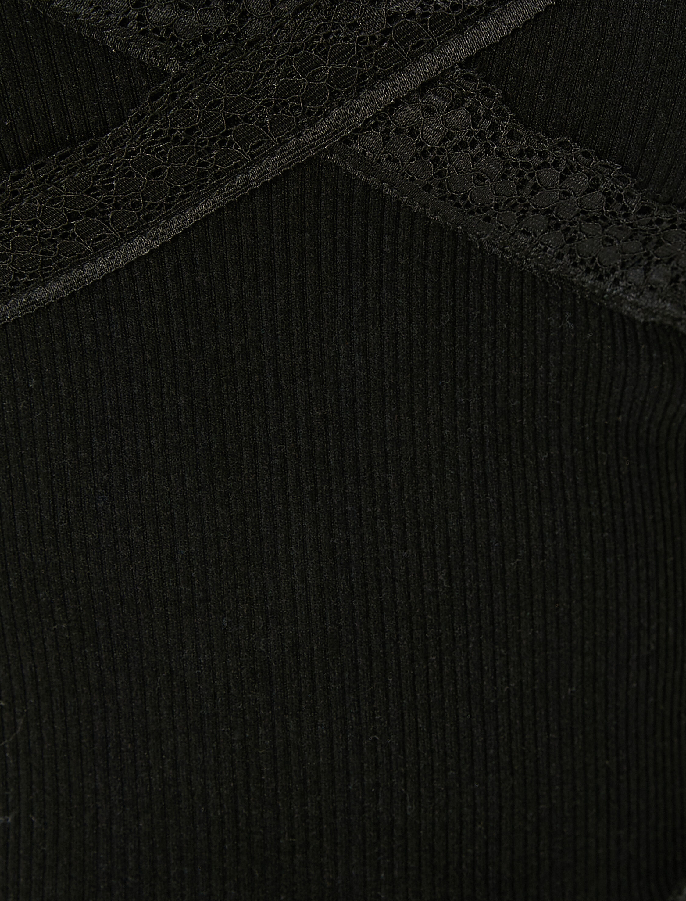   Crop İnce Askılı Atlet Dantel Güpür Dantel Detaylı Slim Fit Ribanalı