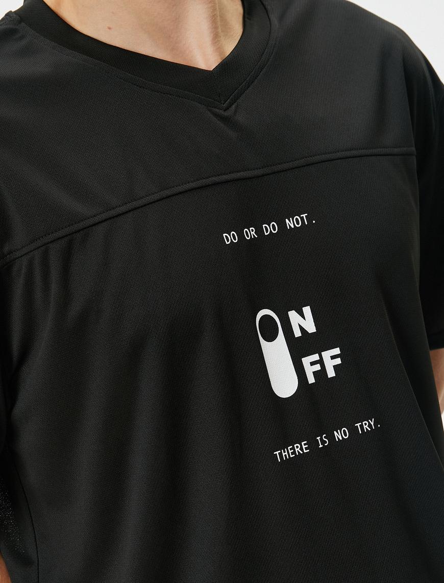   Spor Tişört V Yaka Dikiş Detaylı Slogan Baskılı Kısa Kollu