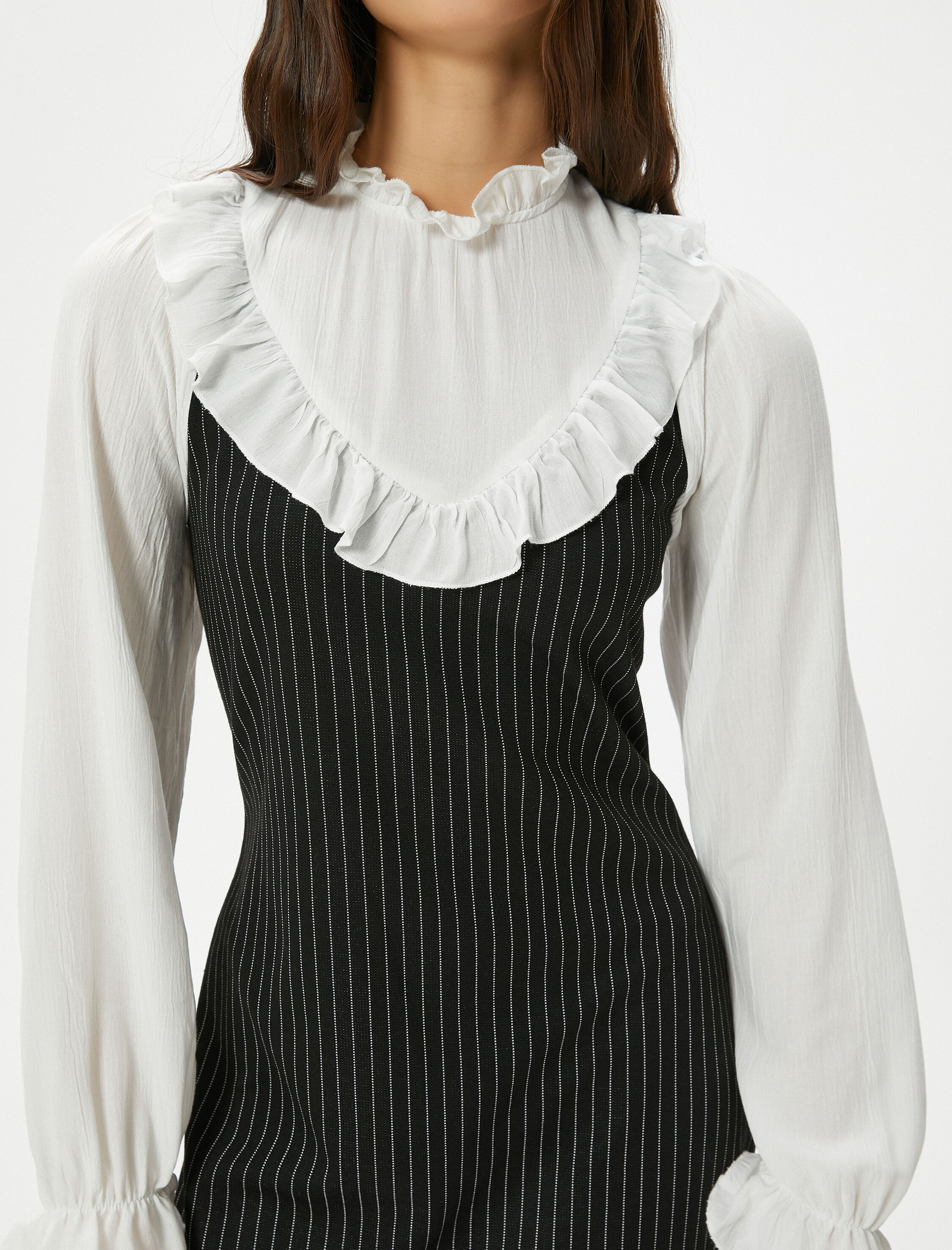   Mini Elbise Çift Kumaş Kullanımlı Fırfırlı Dik Yaka Renk Kontrastlı Uzun Kollu