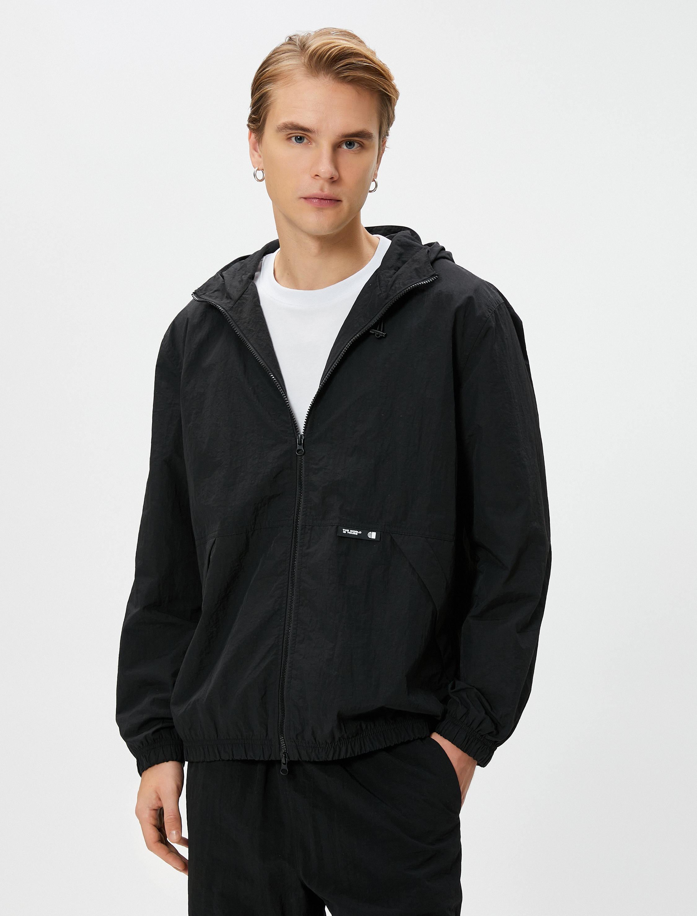   Mevsimlik Ceket Kapşonlu Fermuarlı Cep Detaylı Etiket Baskılı