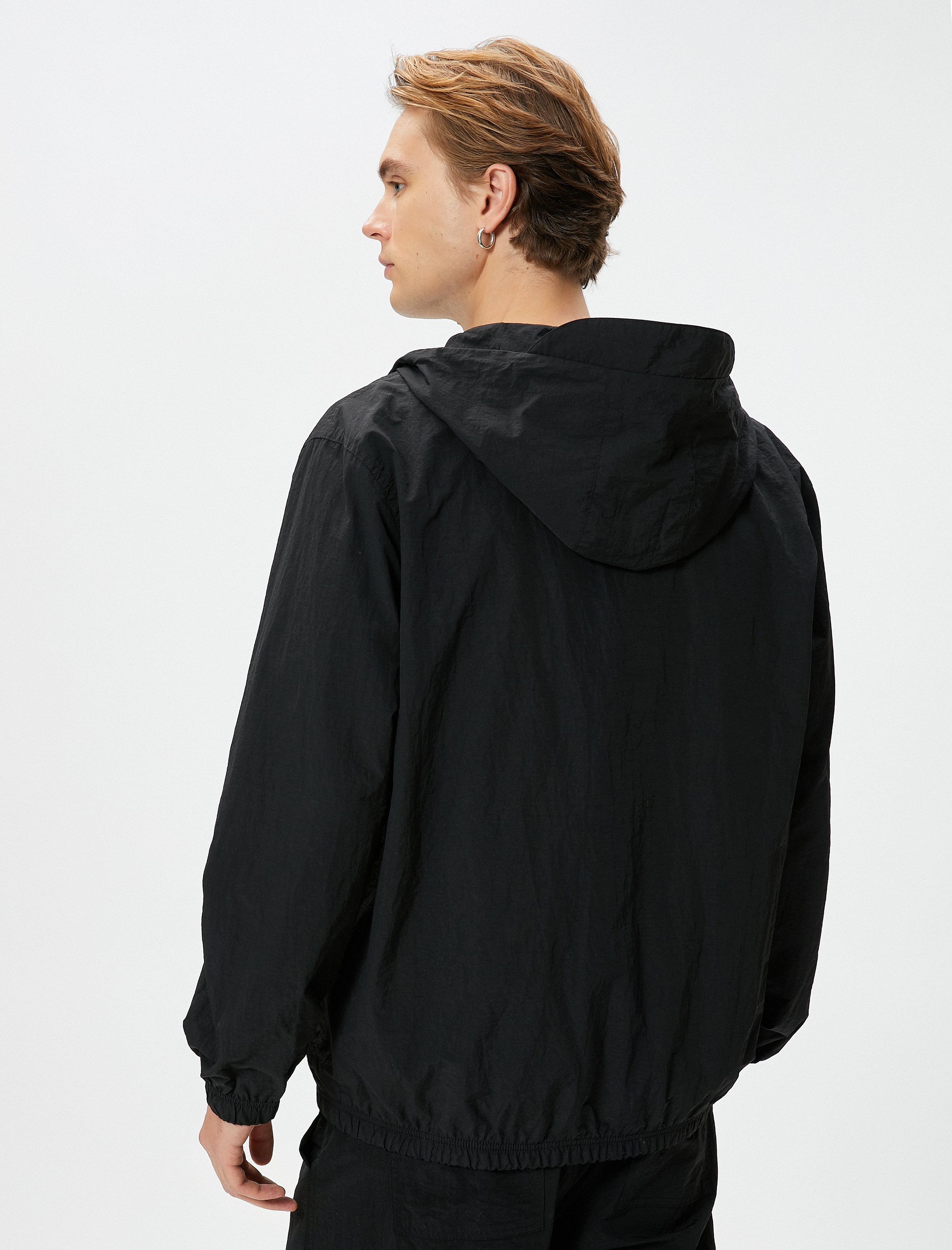   Mevsimlik Ceket Kapşonlu Fermuarlı Cep Detaylı Etiket Baskılı