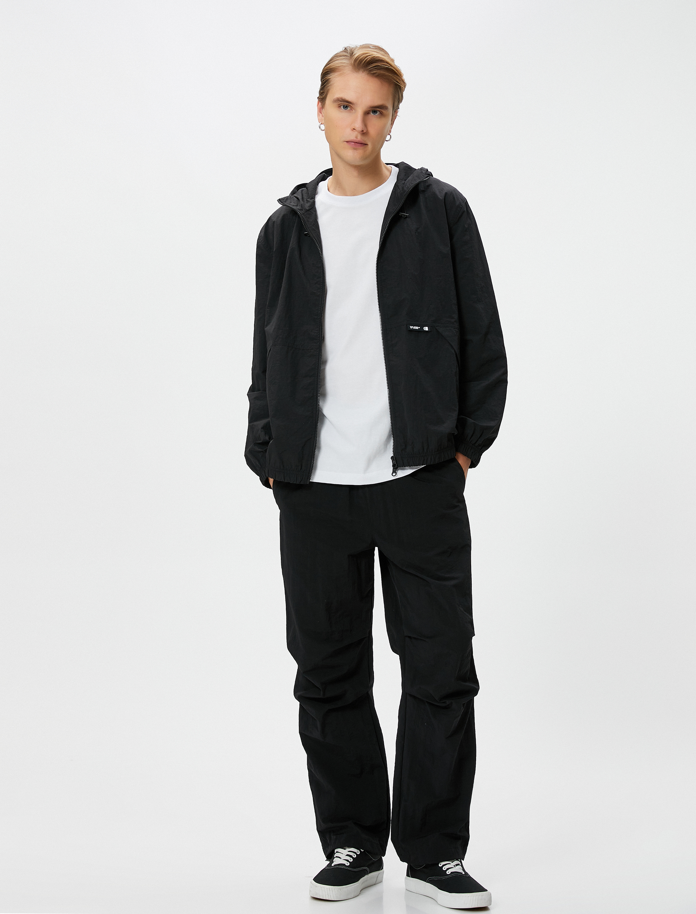   Mevsimlik Ceket Kapşonlu Fermuarlı Cep Detaylı Etiket Baskılı