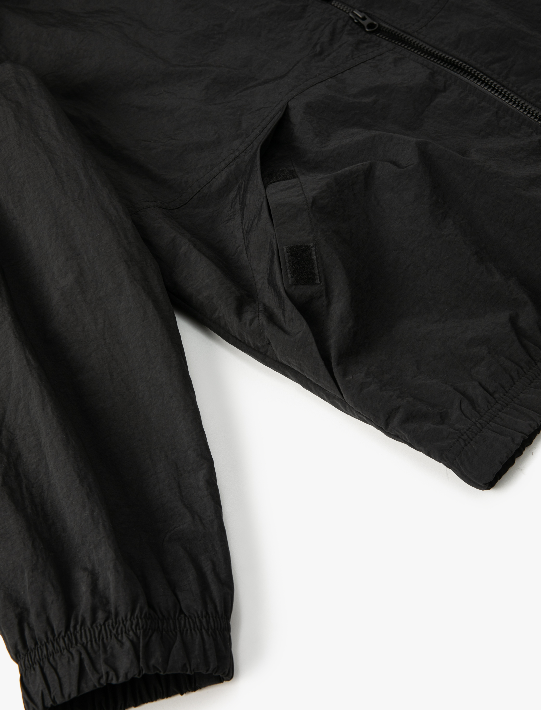   Mevsimlik Ceket Kapşonlu Fermuarlı Cep Detaylı Etiket Baskılı