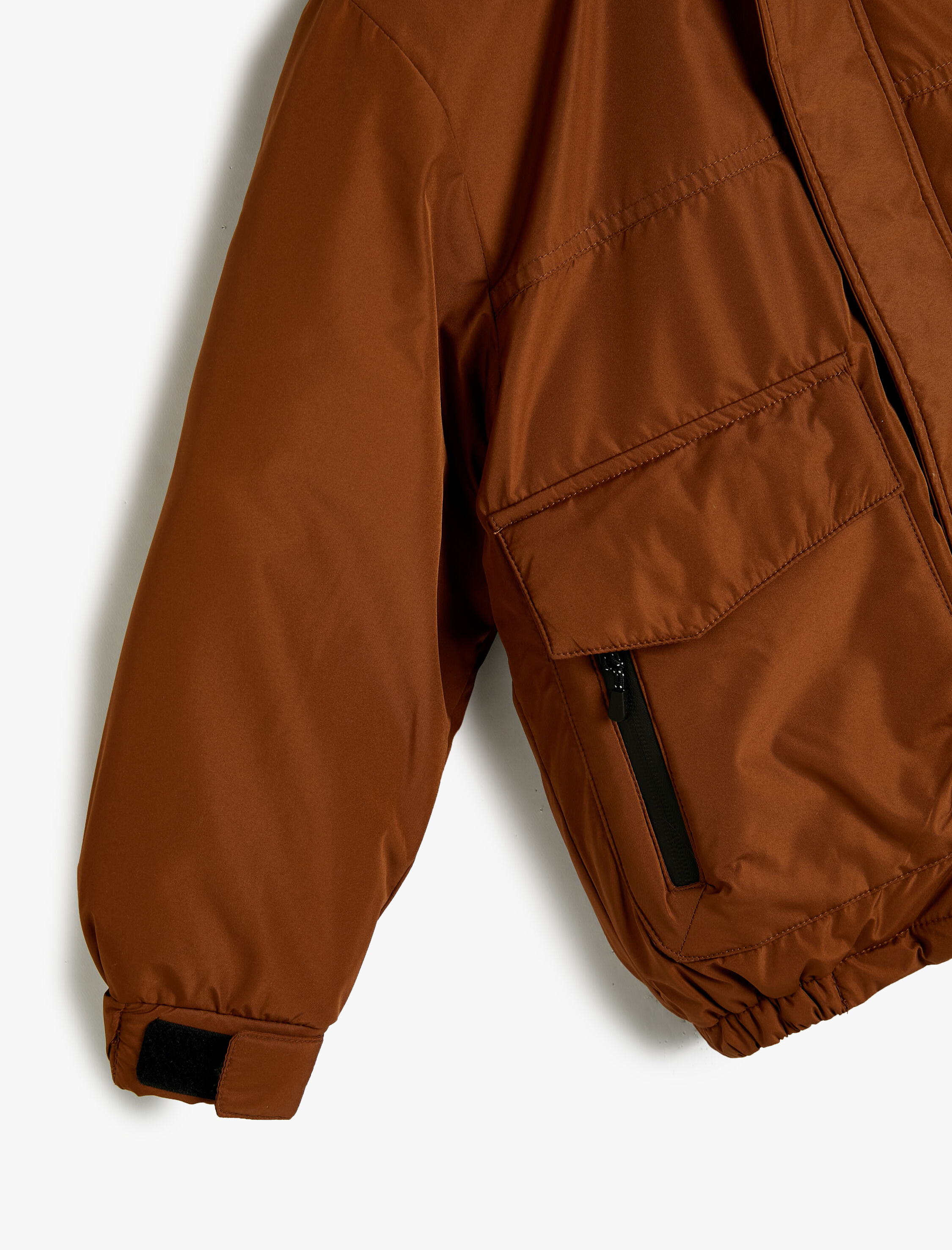  Erkek Çocuk Kapşonlu Mont Rüzgar Kapaklı Cep ve Fermuar Detaylı