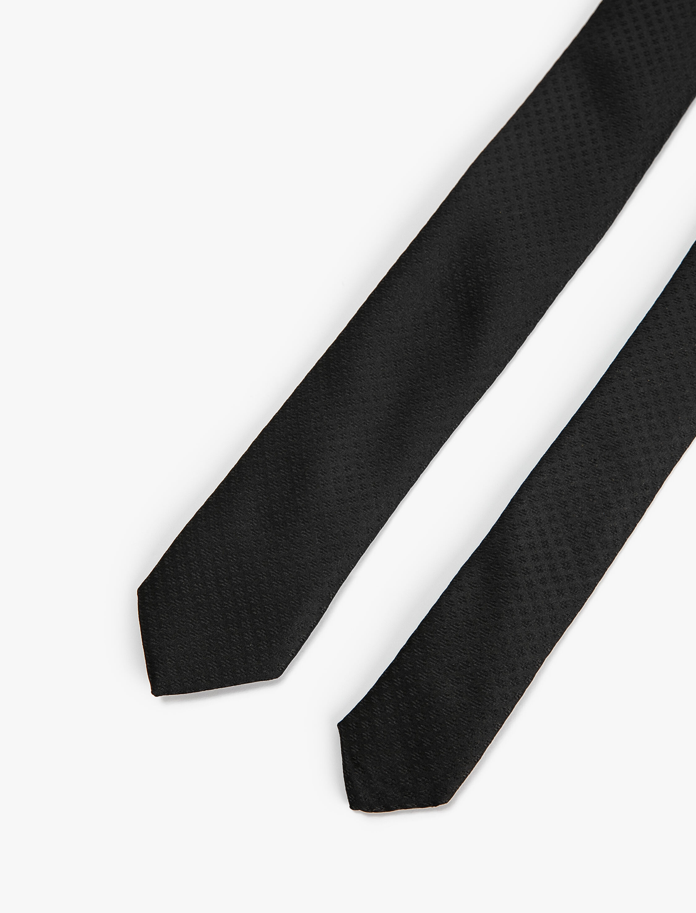   Kravat Minimal Desenli Dokulu