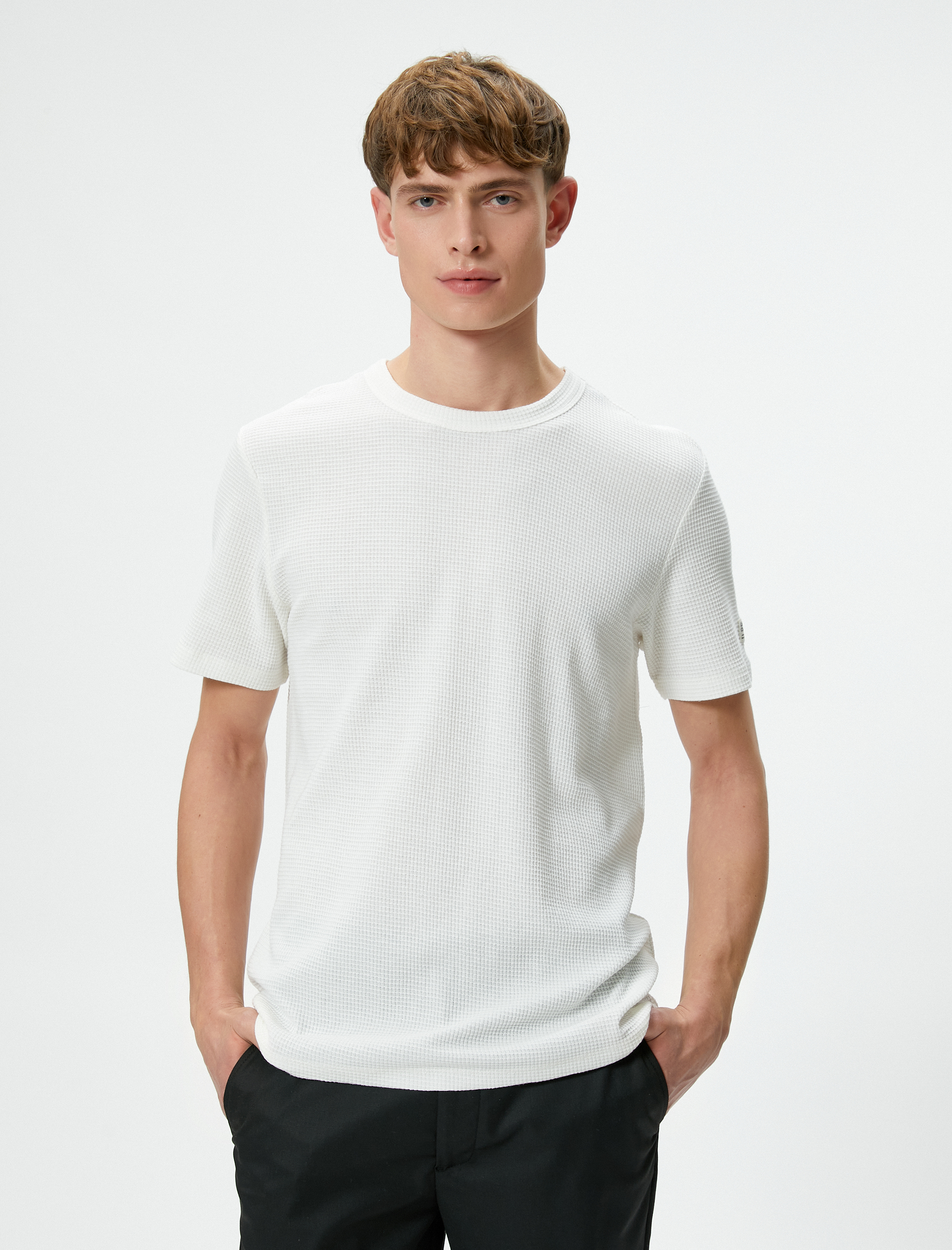   Basic Tişört Dokulu Bisiklet Yaka Kısa Kollu Dokulu