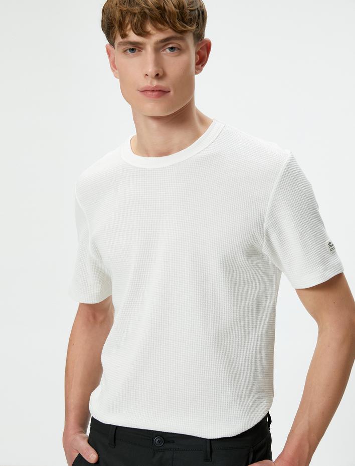  Basic Tişört Dokulu Bisiklet Yaka Kısa Kollu Dokulu