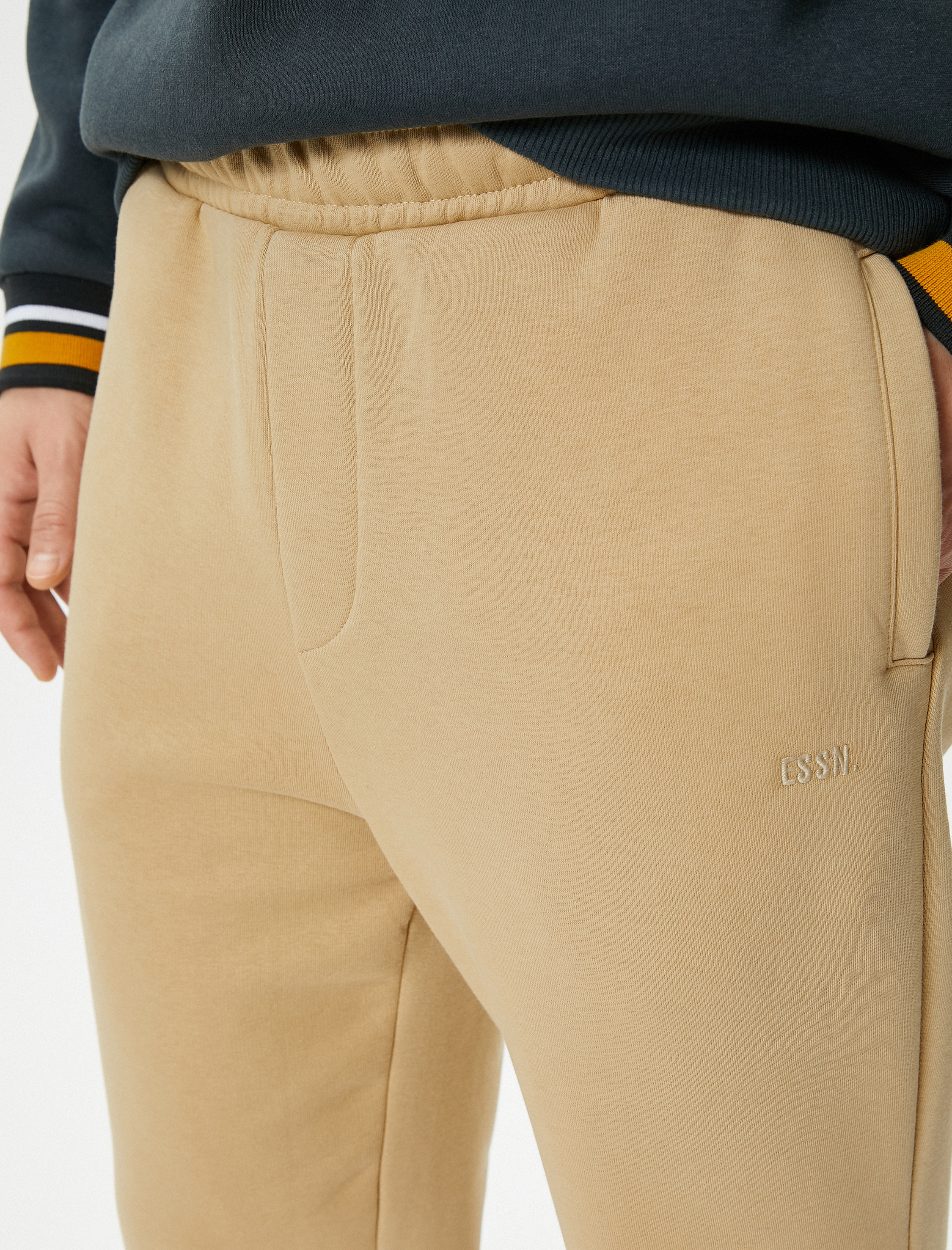 Eşofman Altı Boru Paça Beli Lastikli Cep Detaylı İşlemeli Şardonlu