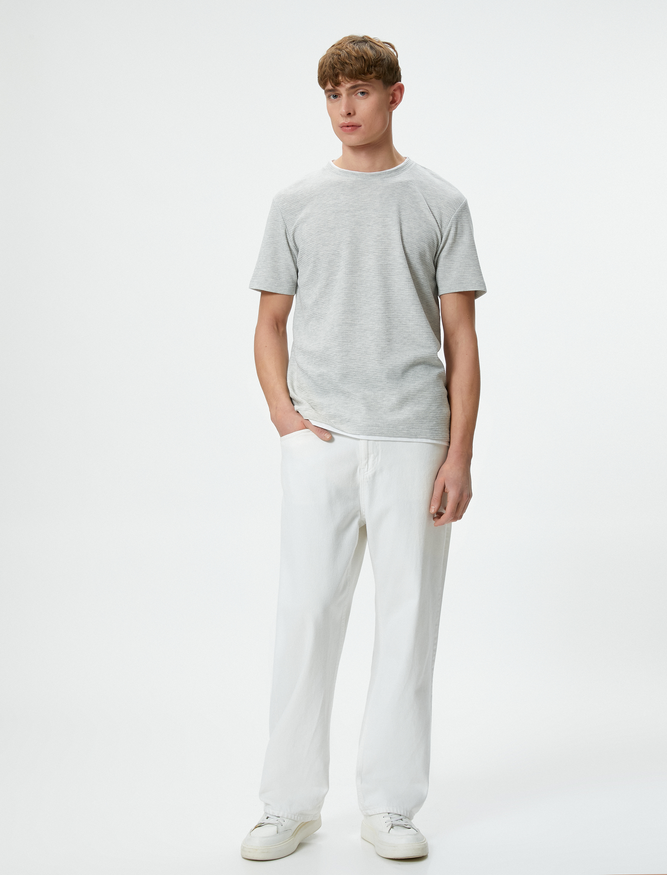   Basic Tişört Kumaş Detaylı Bisiklet Yaka Slim Fit Dokulu