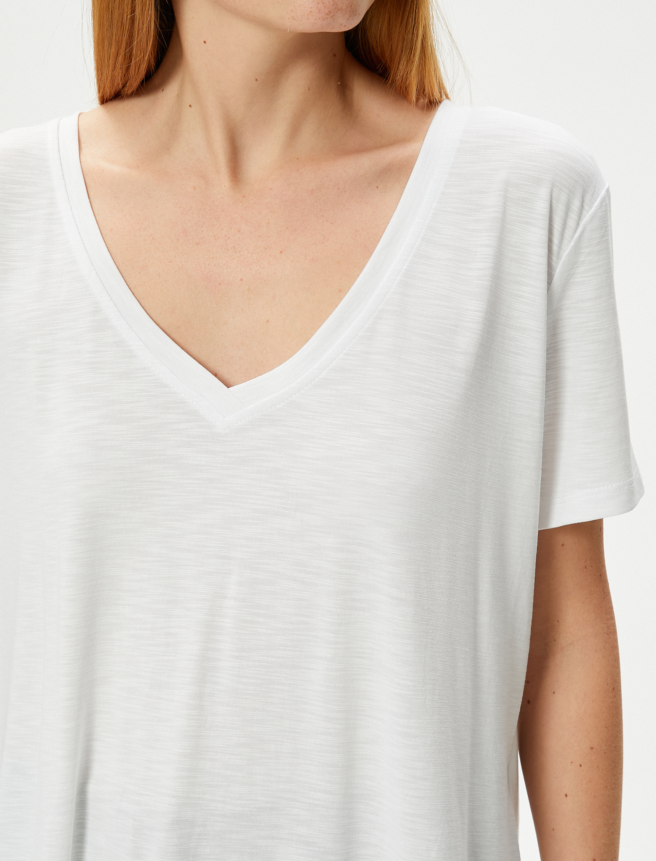   V Yaka Tişört Standart Kesim Kısa Kollu Modal Karışımlı