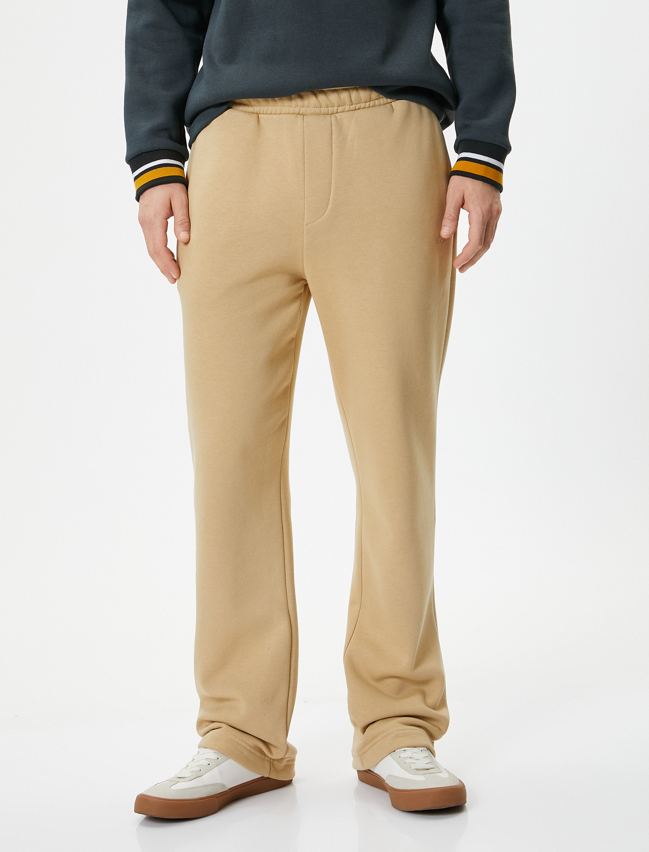 Eşofman Altı Boru Paça Beli Lastikli Cep Detaylı İşlemeli Şardonlu